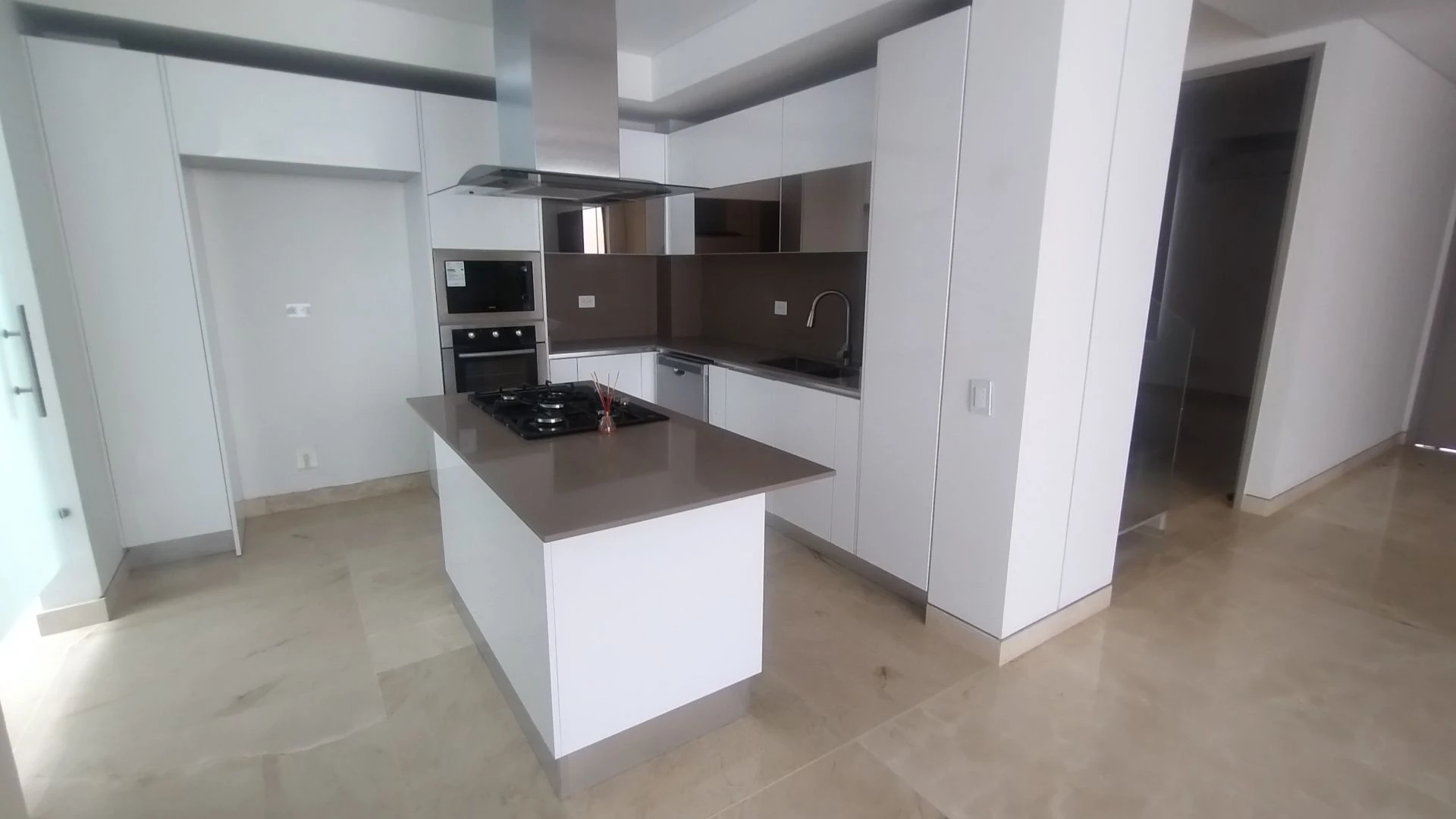 LUJOSA CASA EN ARRIENDO EN VILLA CAMPESTRE