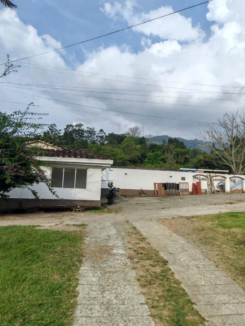 casa en arriendo con pesebrera en copacabana
