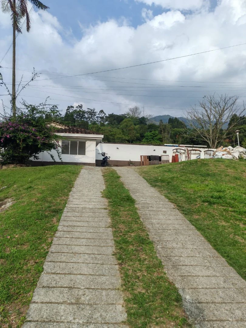 casa en arriendo con pesebrera en copacabana