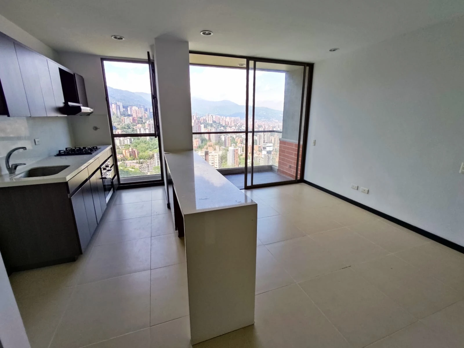 apartamento en arriendo sector superior padre marianito