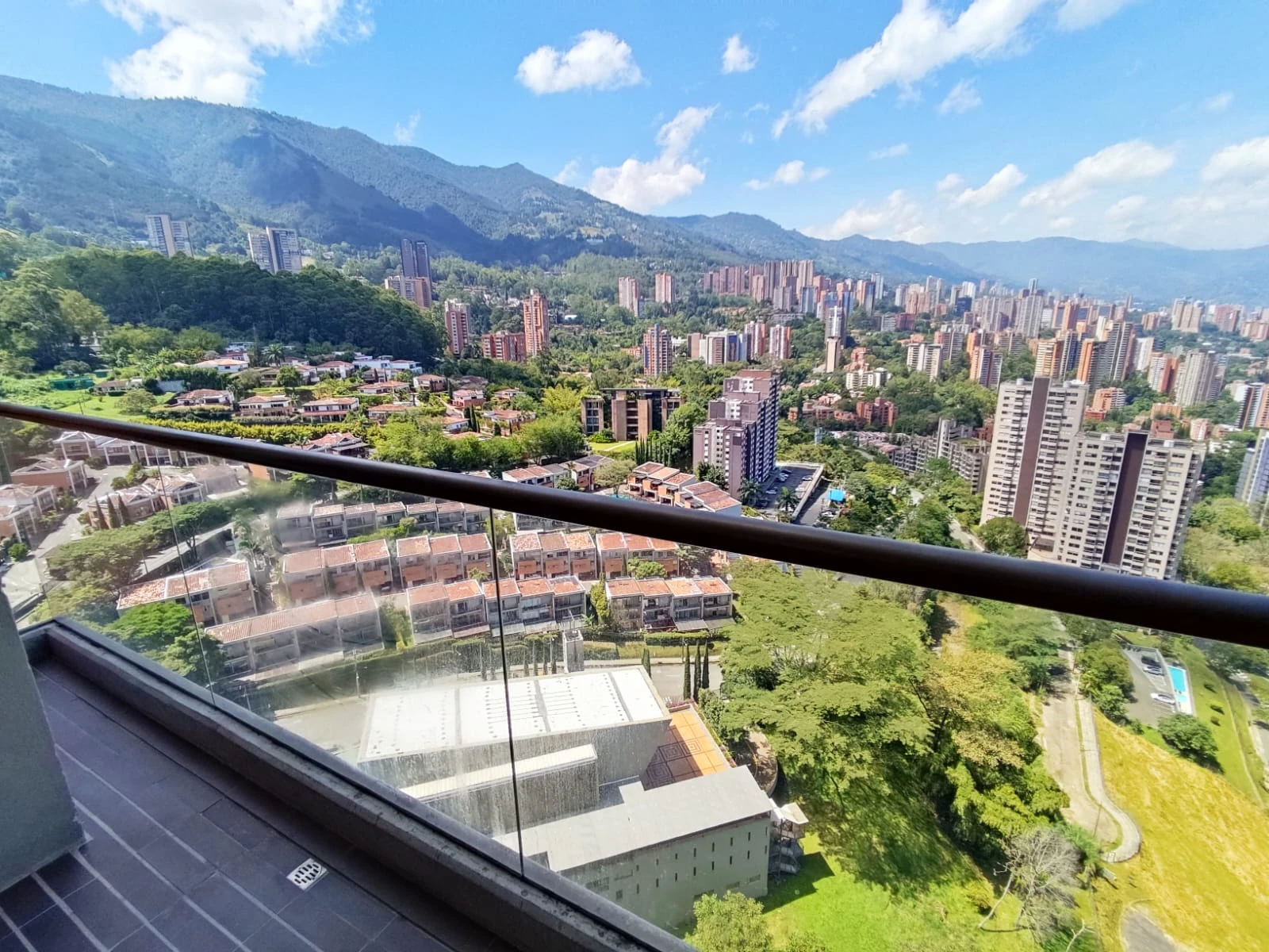 apartamento en arriendo sector superior padre marianito