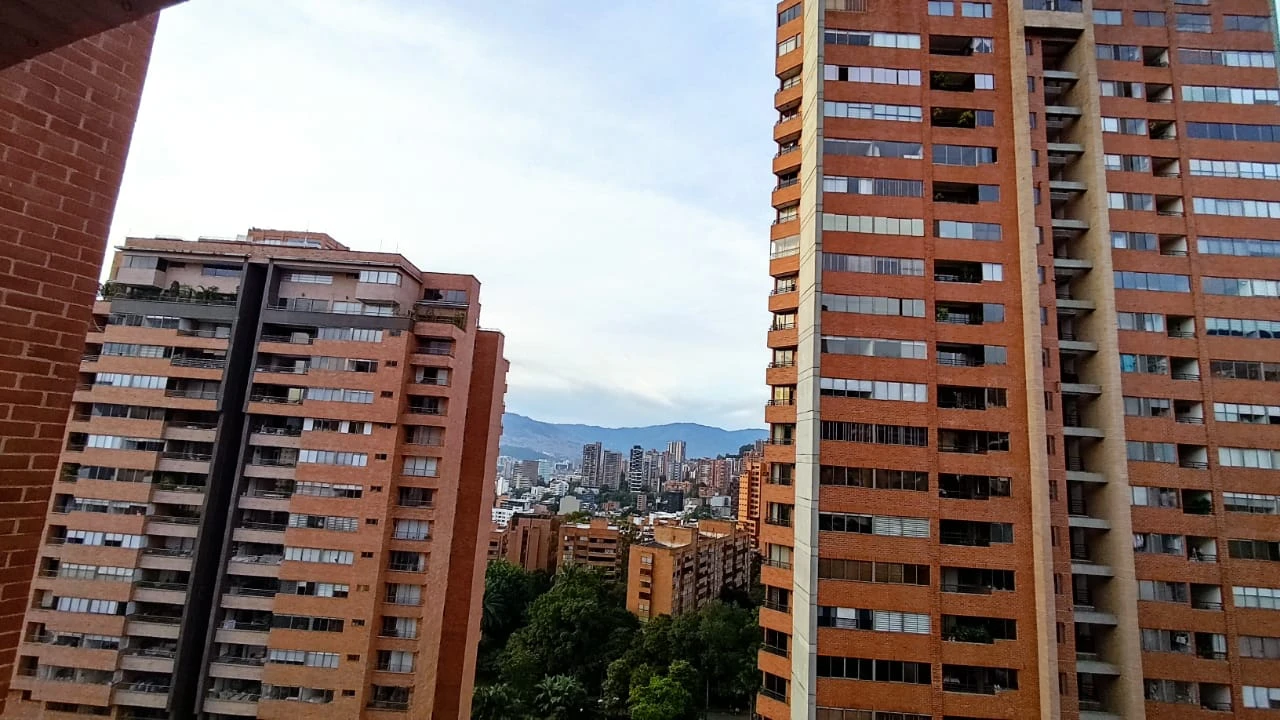 apartamento en arriendo sector superior Loma de los Parra