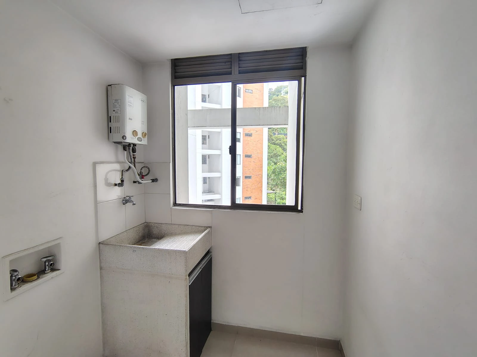 Apartamento en arriendo sector Loma del Encierro 