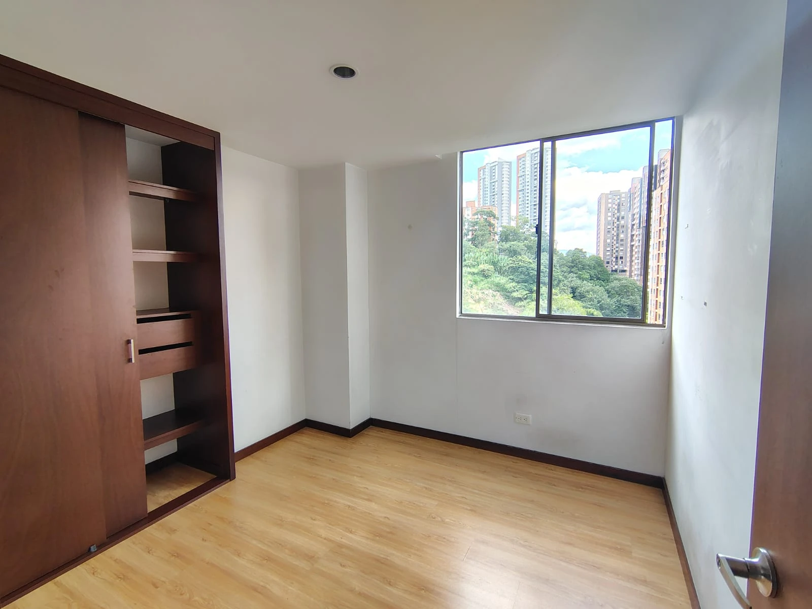 Apartamento en arriendo sector Loma del Encierro 