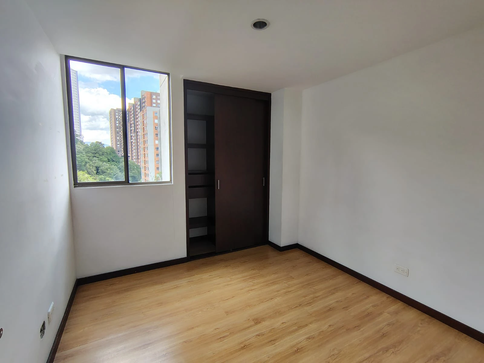 Apartamento en arriendo sector Loma del Encierro 