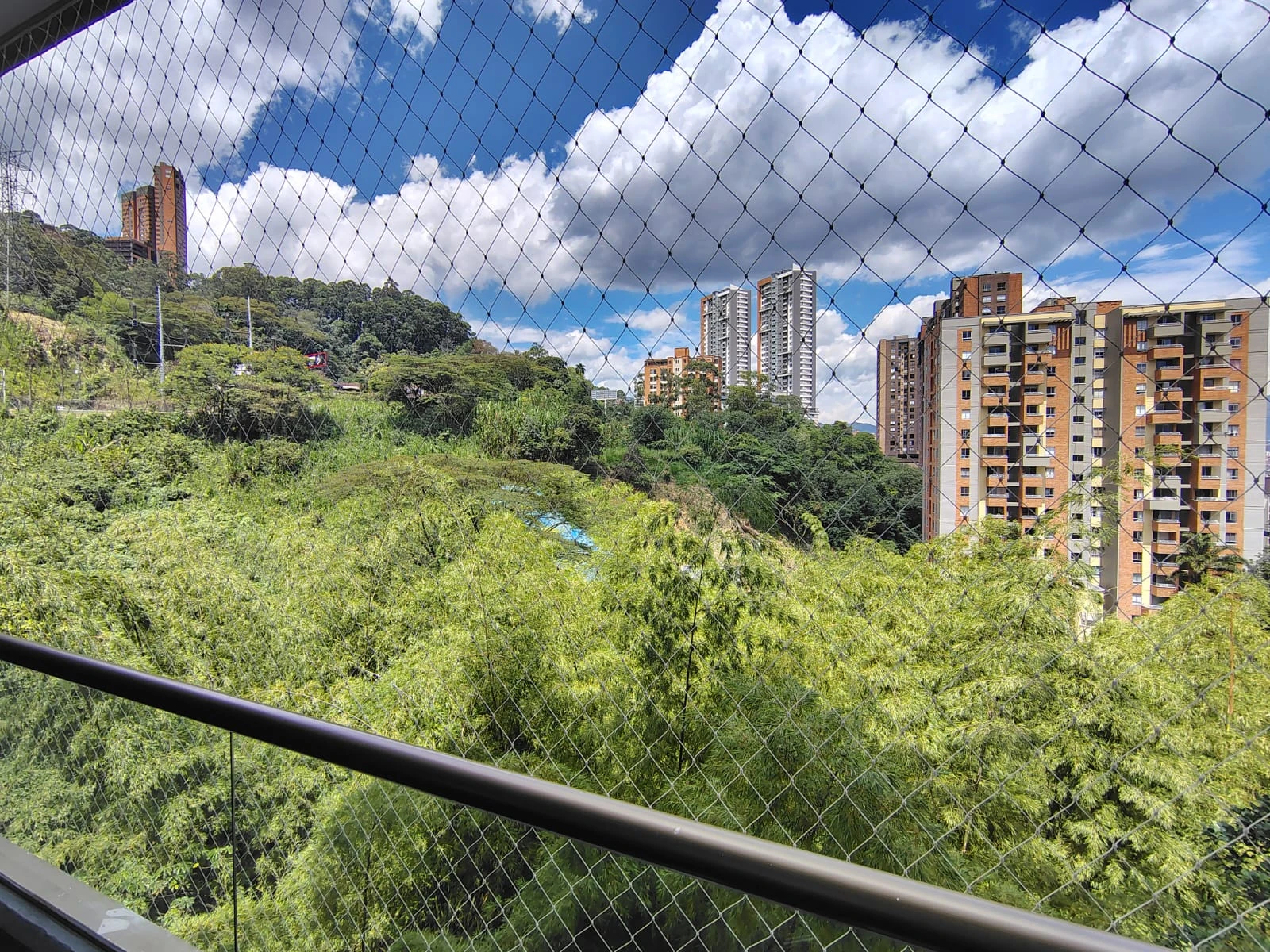Apartamento en arriendo sector Loma del Encierro 