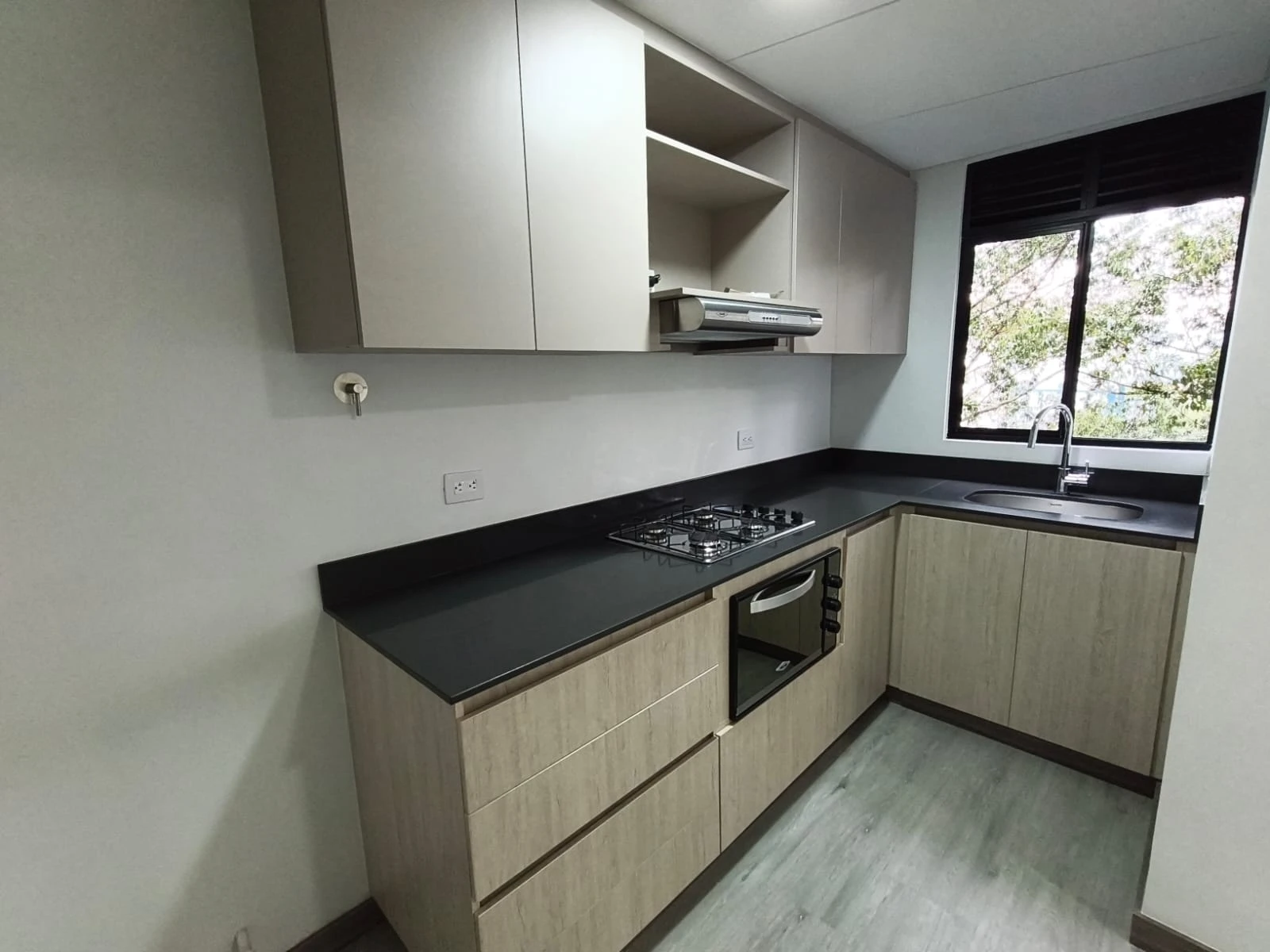 Apartamento en arriendo sector Via las  Palmas, Bosque Santo