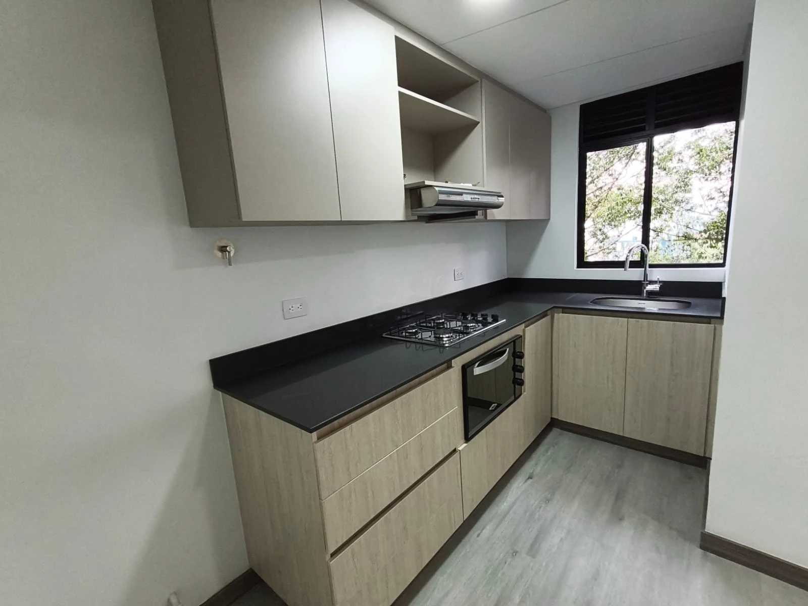 Apartamento en arriendo sector Via las  Palmas, Bosque Santo