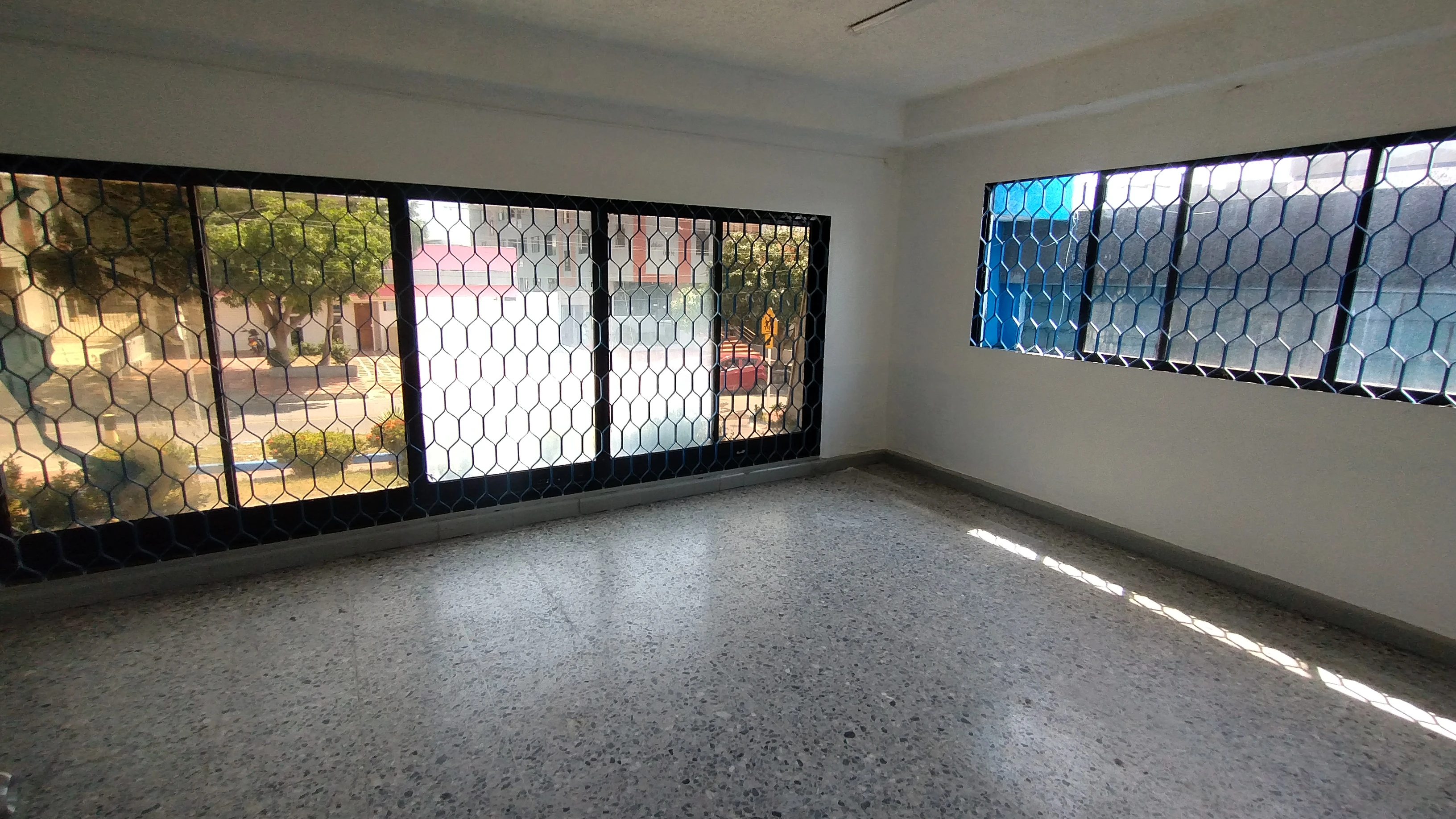 CASA COMERCIAL EN CIUDAD JARDIN