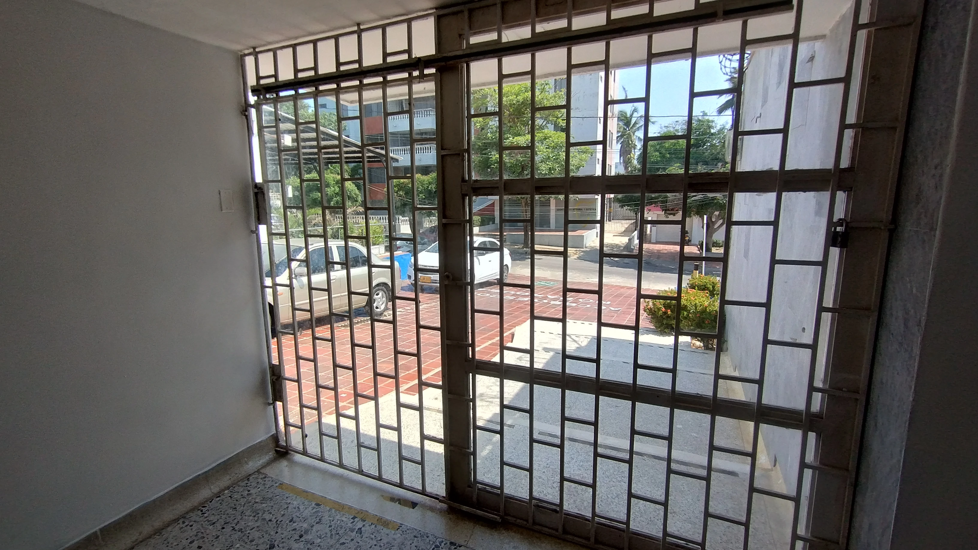 CASA COMERCIAL EN CIUDAD JARDIN