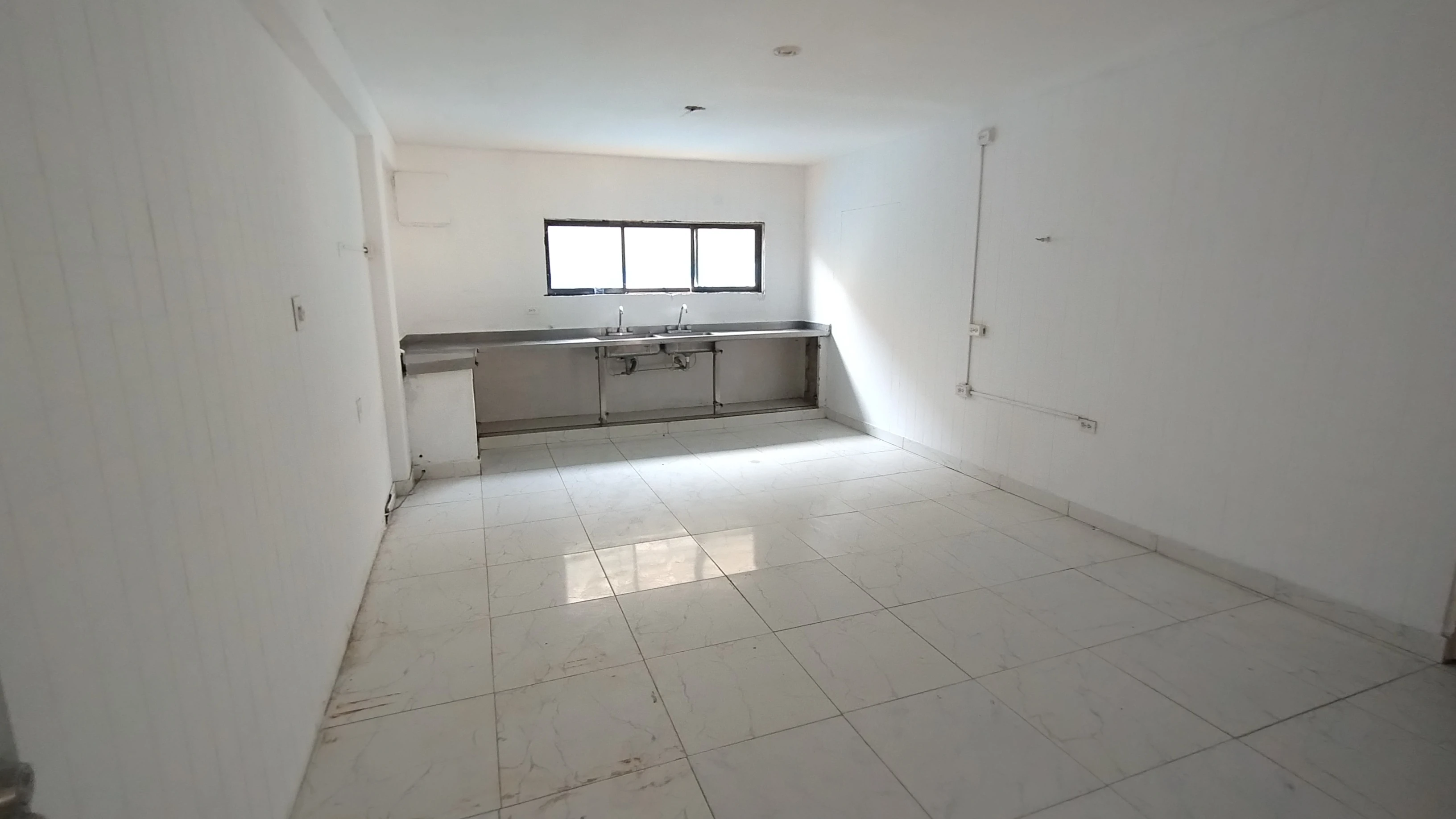 CASA COMERCIAL EN CIUDAD JARDIN