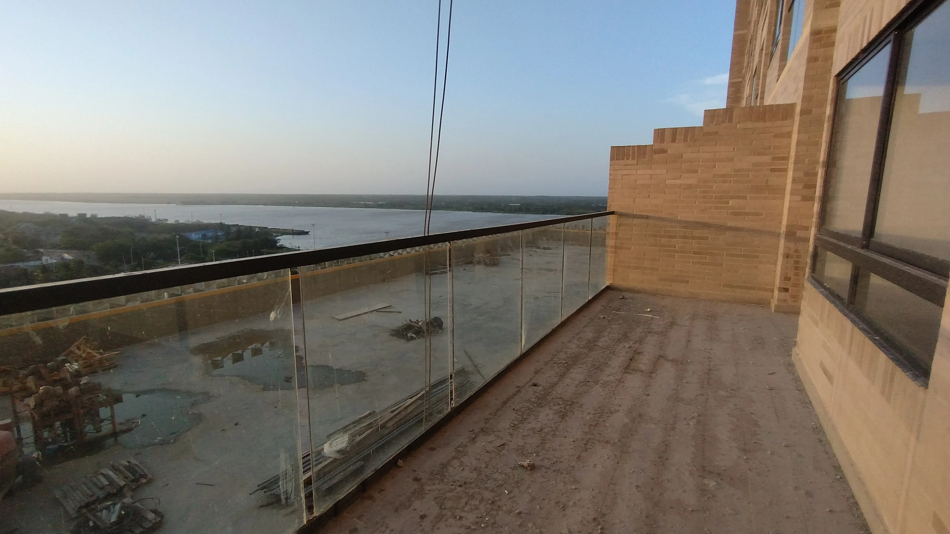 APARTAMENTO PARA ESTRENAR EN EL MALECÓN DEL RÍO 