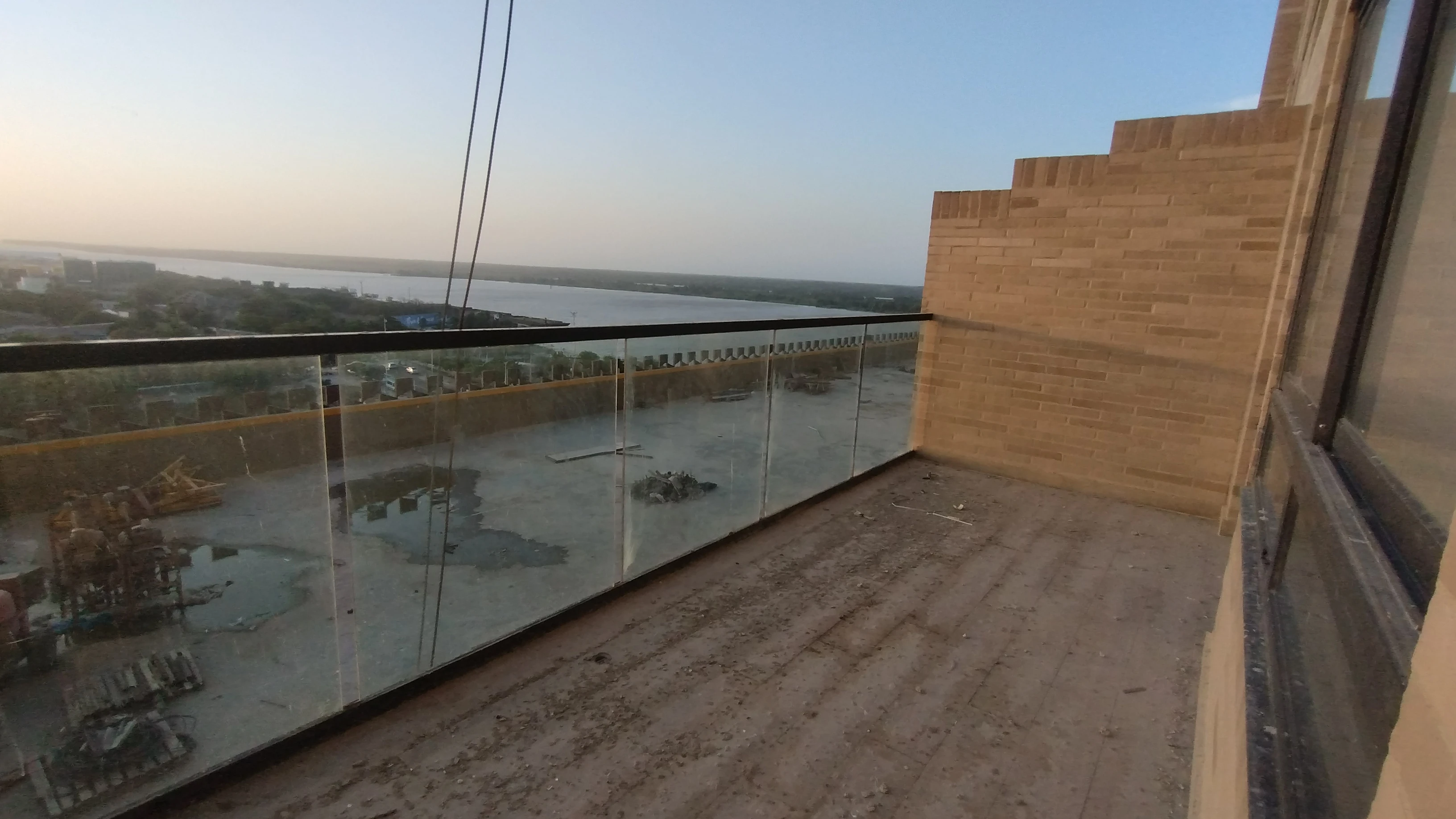APARTAMENTO PARA ESTRENAR EN EL MALECÓN DEL RÍO 