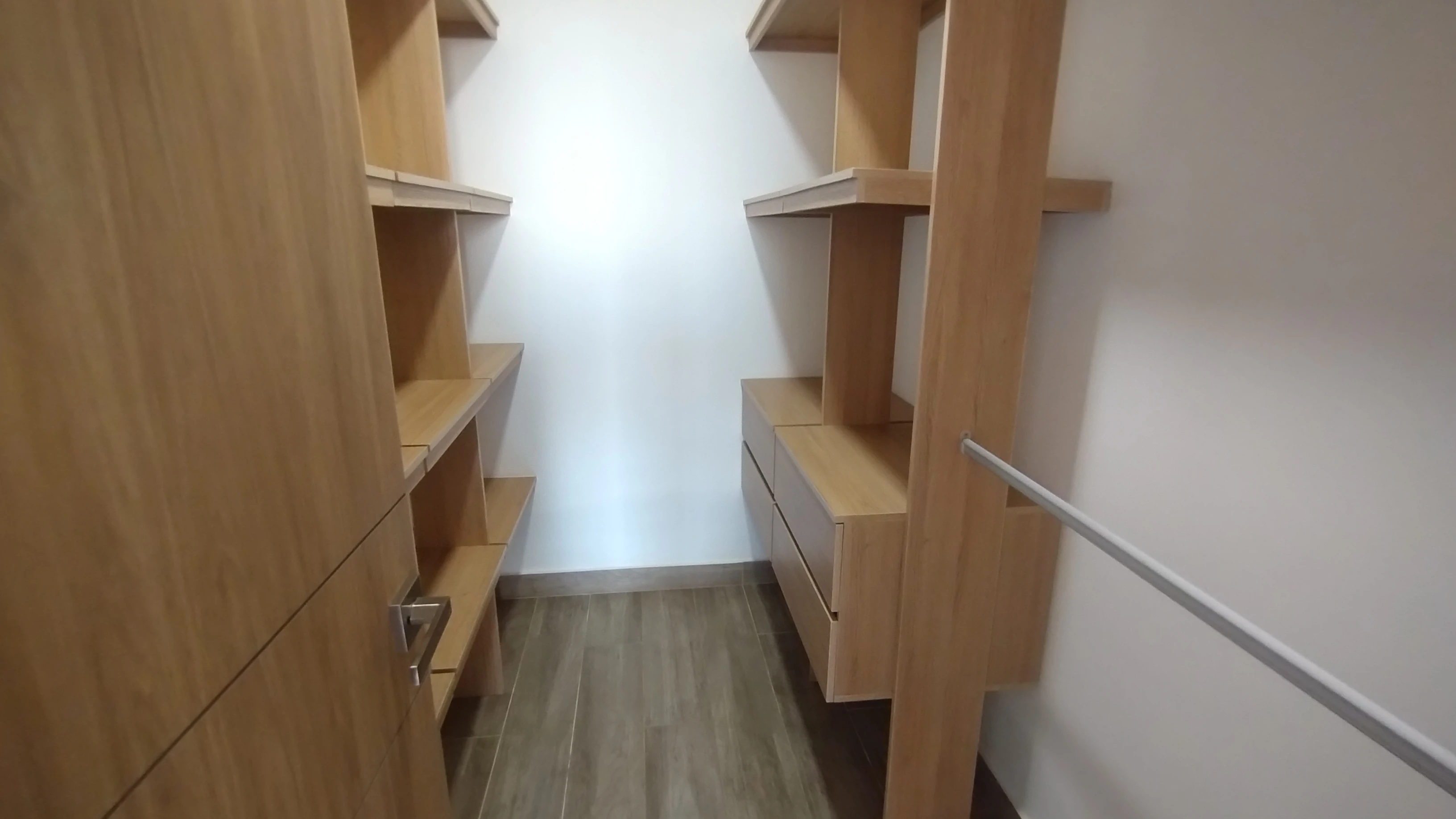 APARTAMENTO PARA ESTRENAR EN EL MALECÓN DEL RÍO 