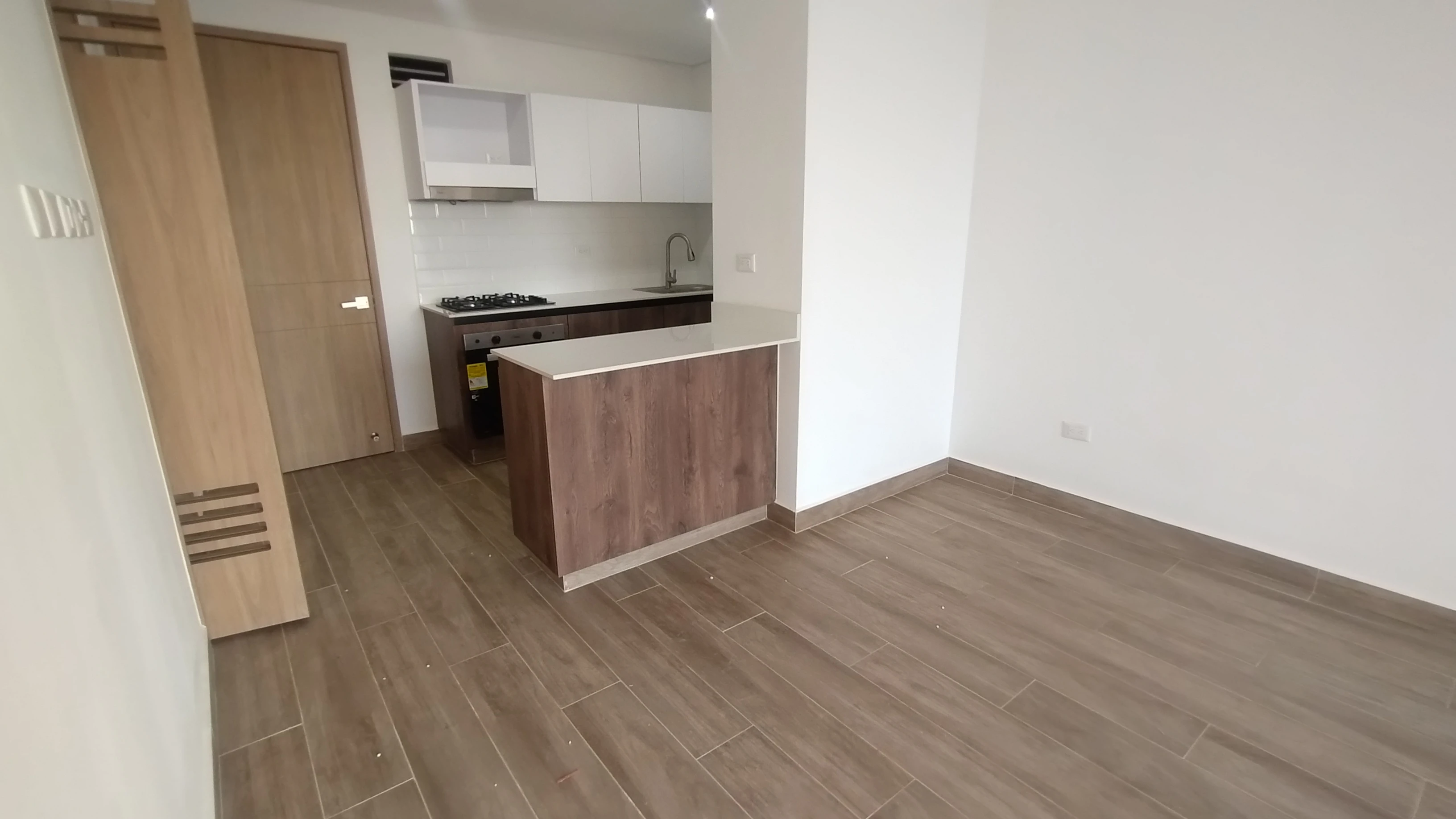 APARTAMENTO PARA ESTRENAR EN EL MALECÓN DEL RÍO 