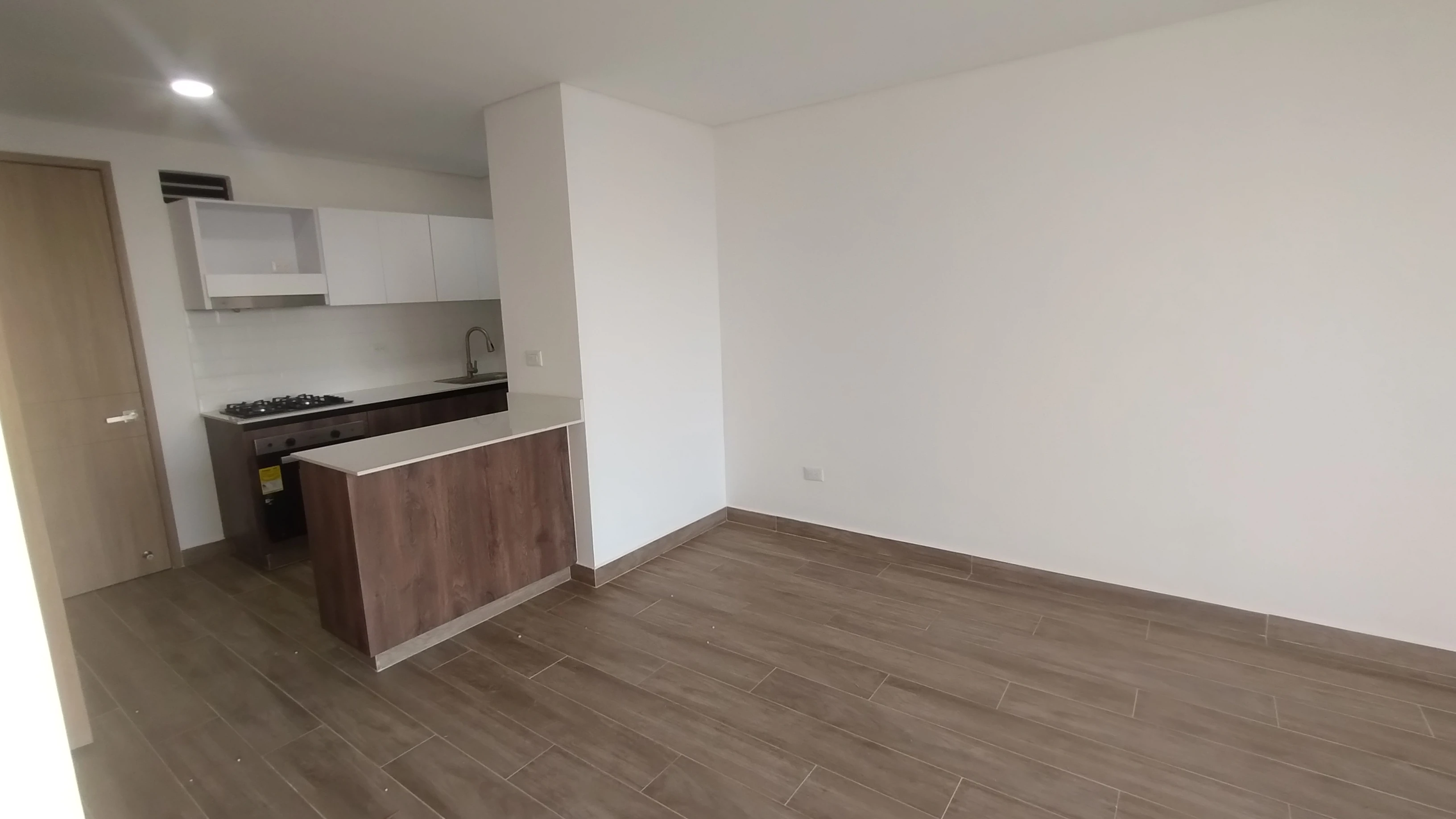 APARTAMENTO PARA ESTRENAR EN EL MALECÓN DEL RÍO 