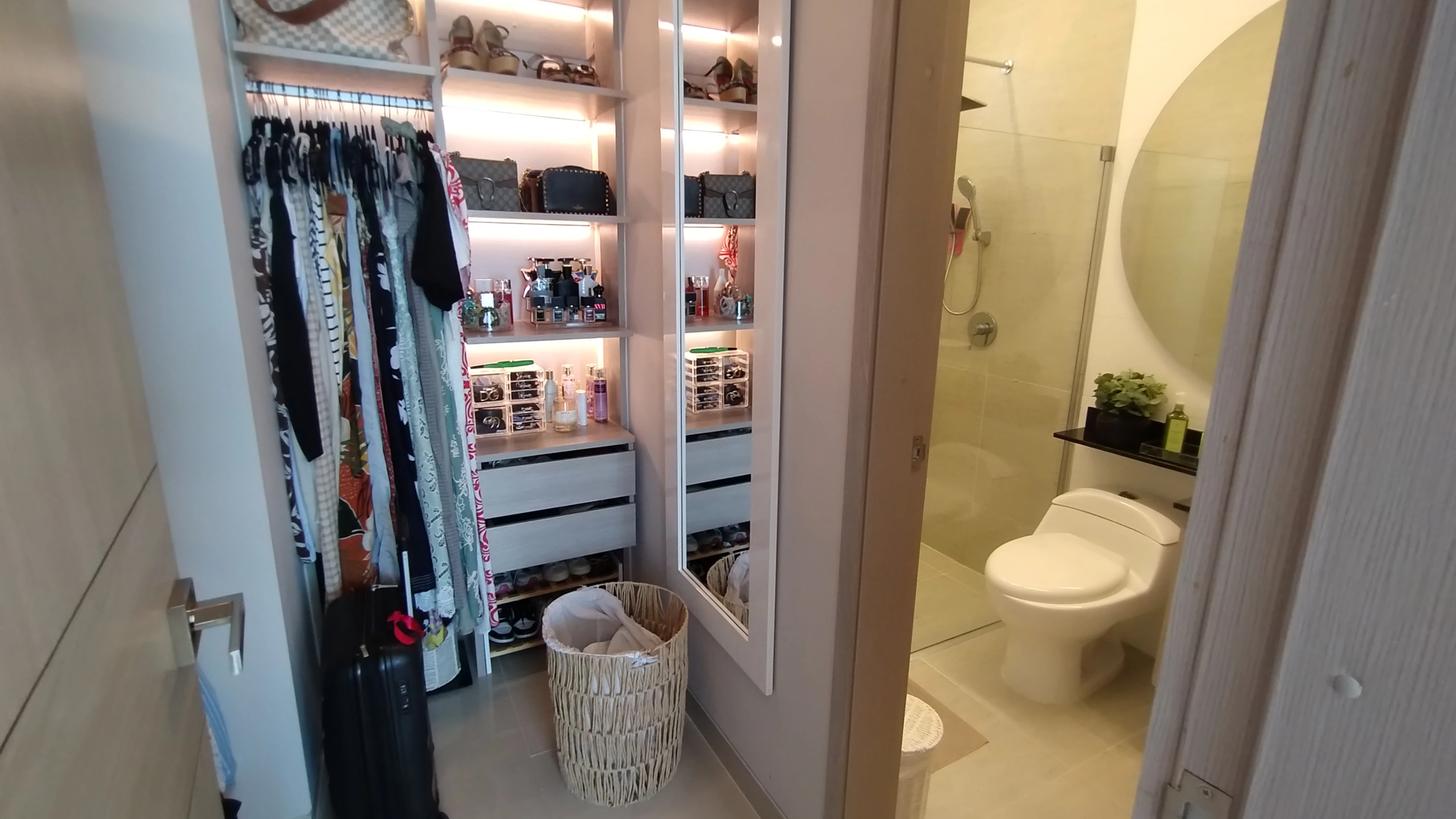 LUJOSO APARTAMENTO EN VILLA SANTOS PARA LA VENTA.