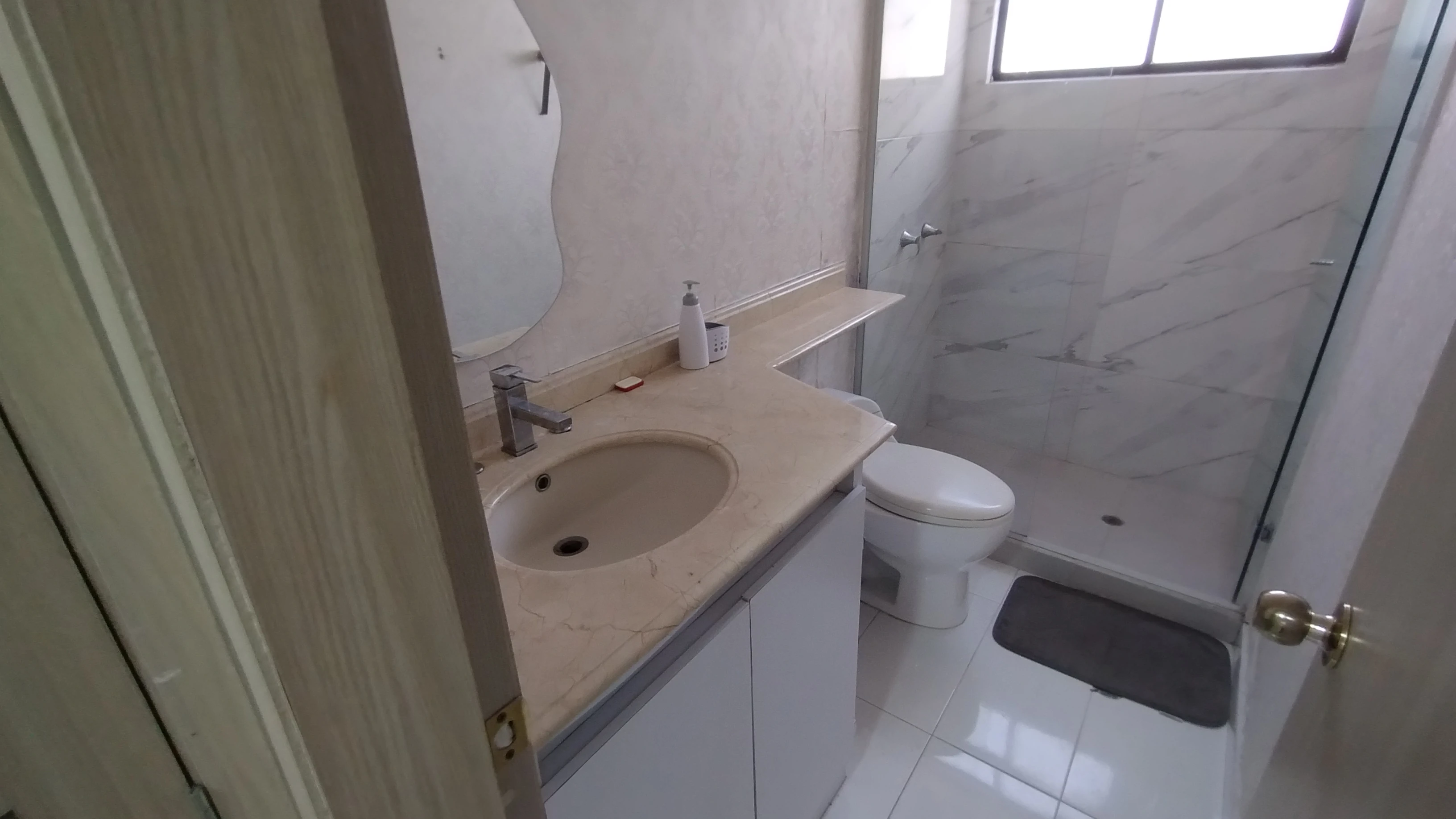 APARTAMENTO EN ARRIENDO AMOBLADO EN RIOMAR 