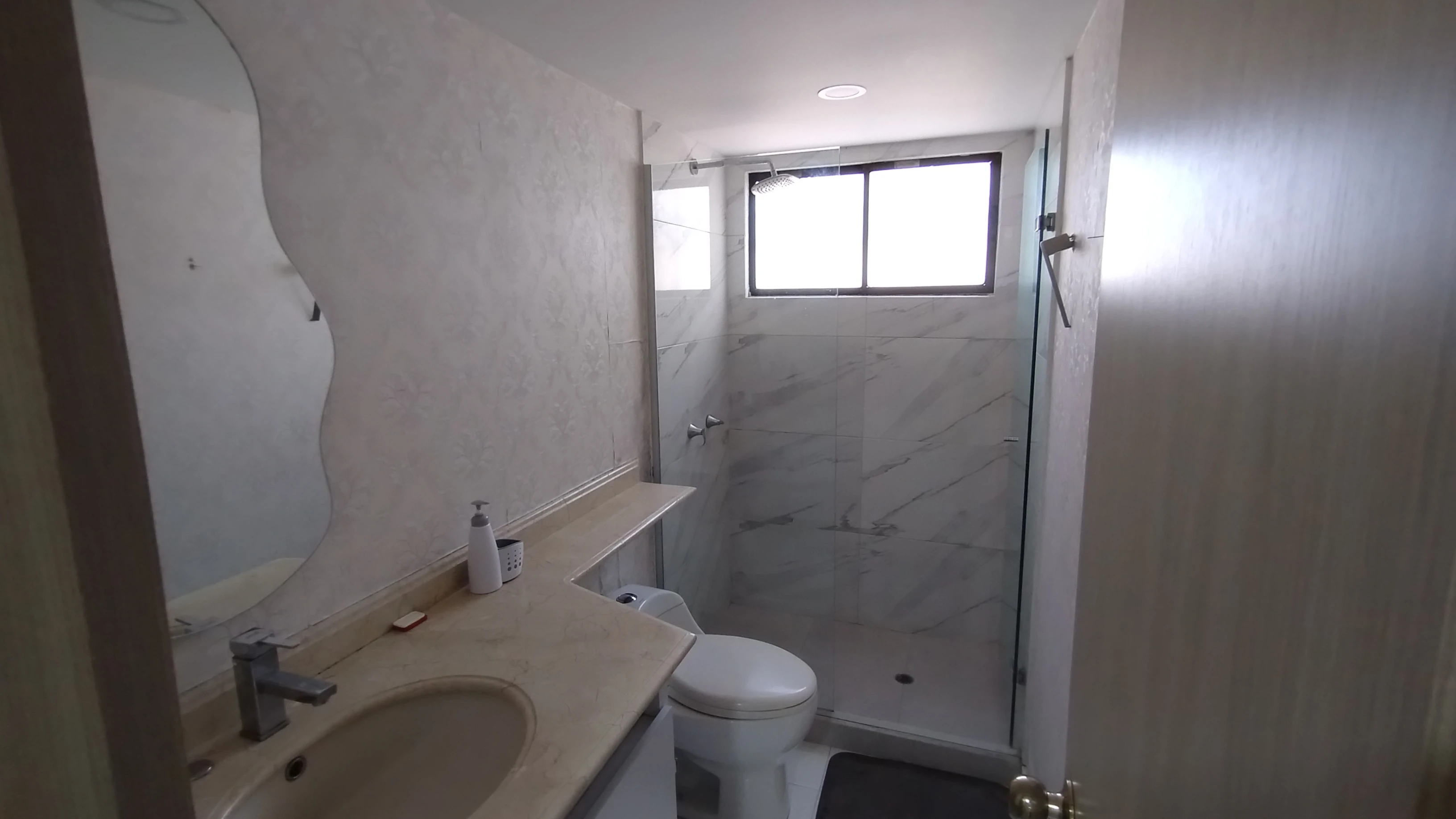 APARTAMENTO EN ARRIENDO AMOBLADO EN RIOMAR 