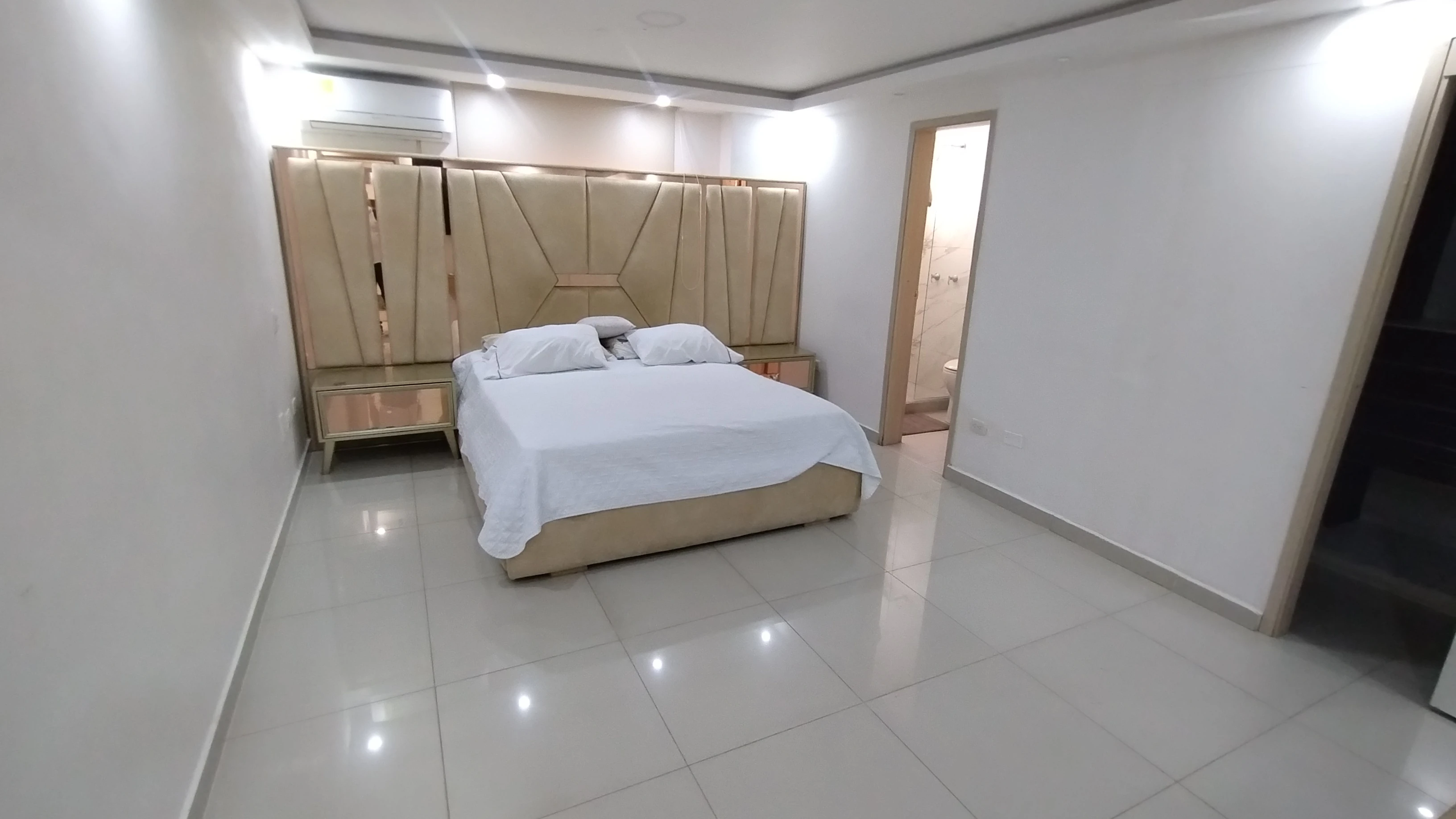 APARTAMENTO EN ARRIENDO AMOBLADO EN RIOMAR 