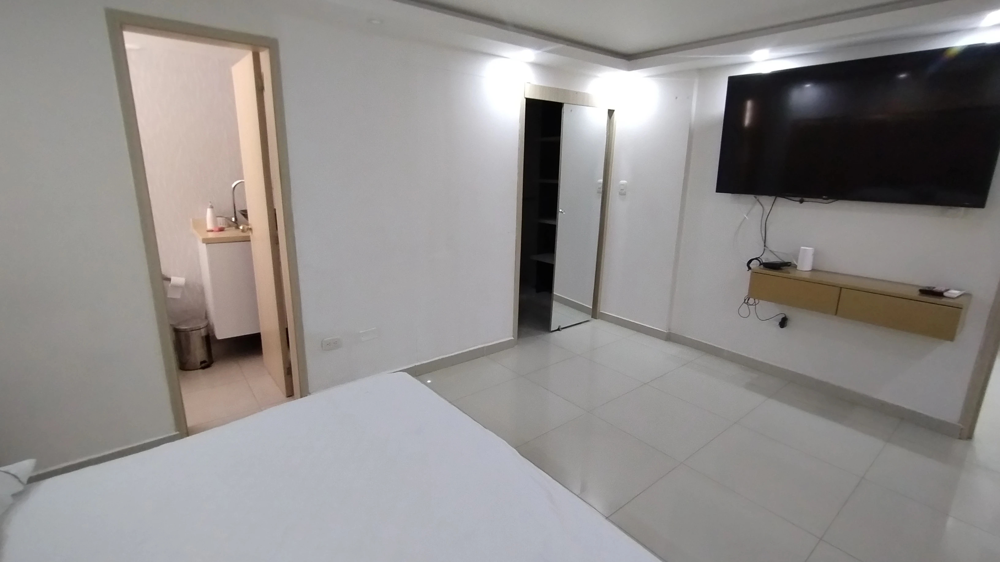 APARTAMENTO EN ARRIENDO AMOBLADO EN RIOMAR 