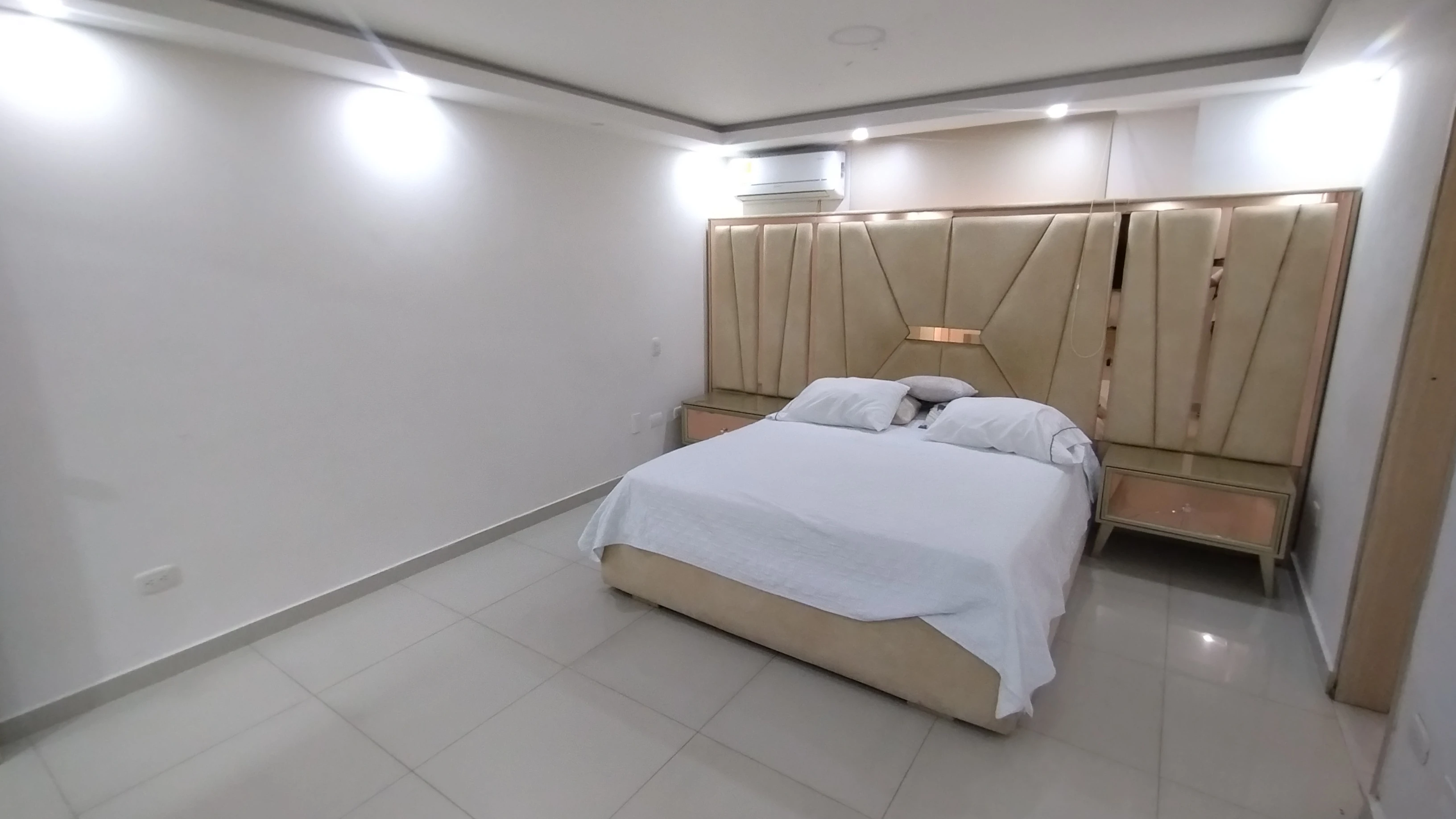 APARTAMENTO EN ARRIENDO AMOBLADO EN RIOMAR 