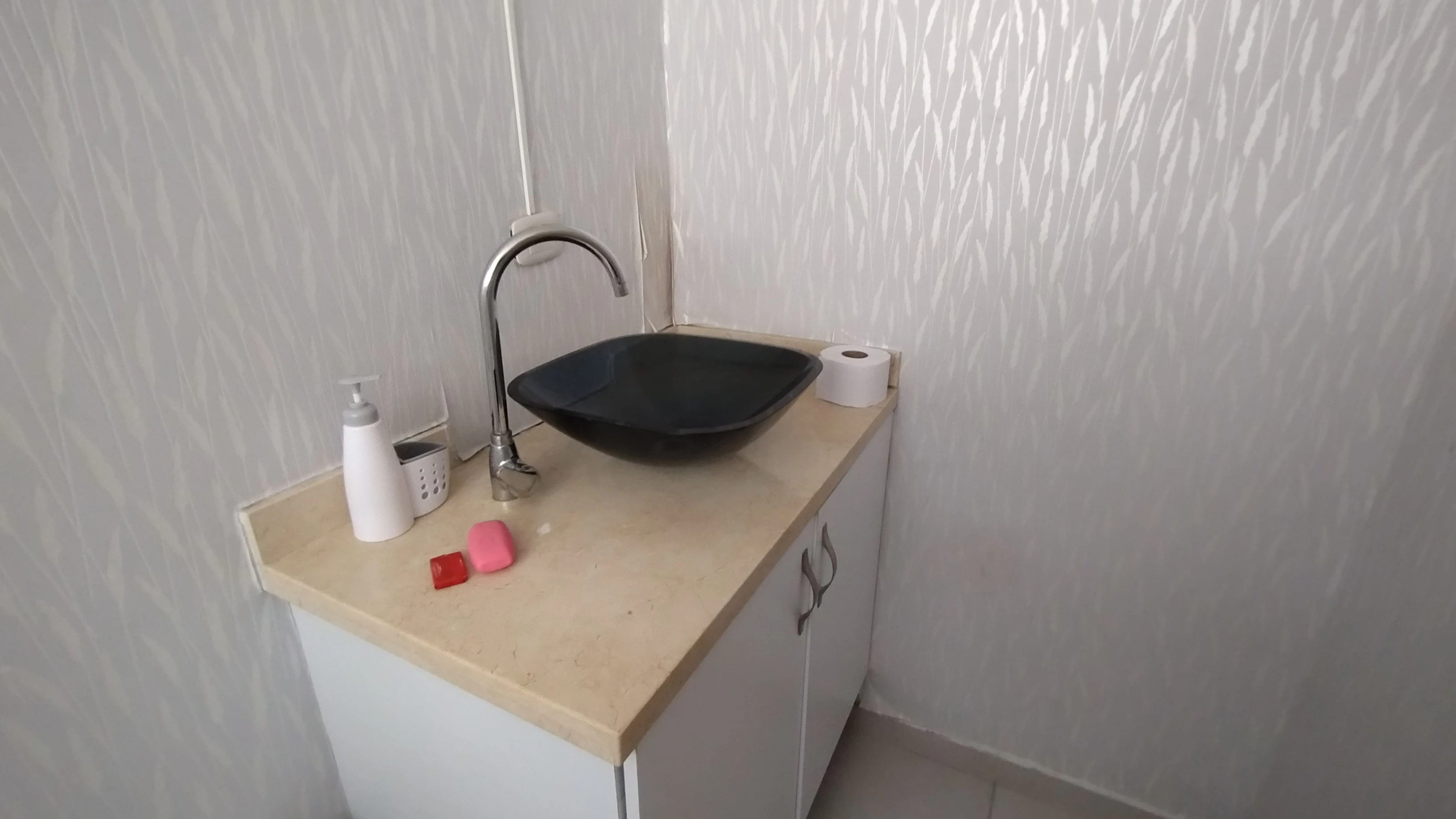 APARTAMENTO EN ARRIENDO AMOBLADO EN RIOMAR 