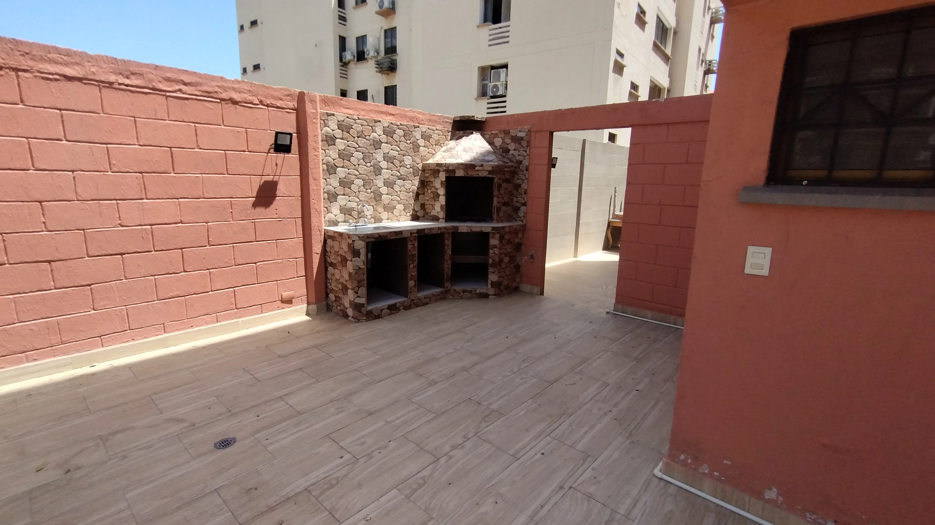 APARTAMENTO EN ARRIENDO AMOBLADO EN RIOMAR 