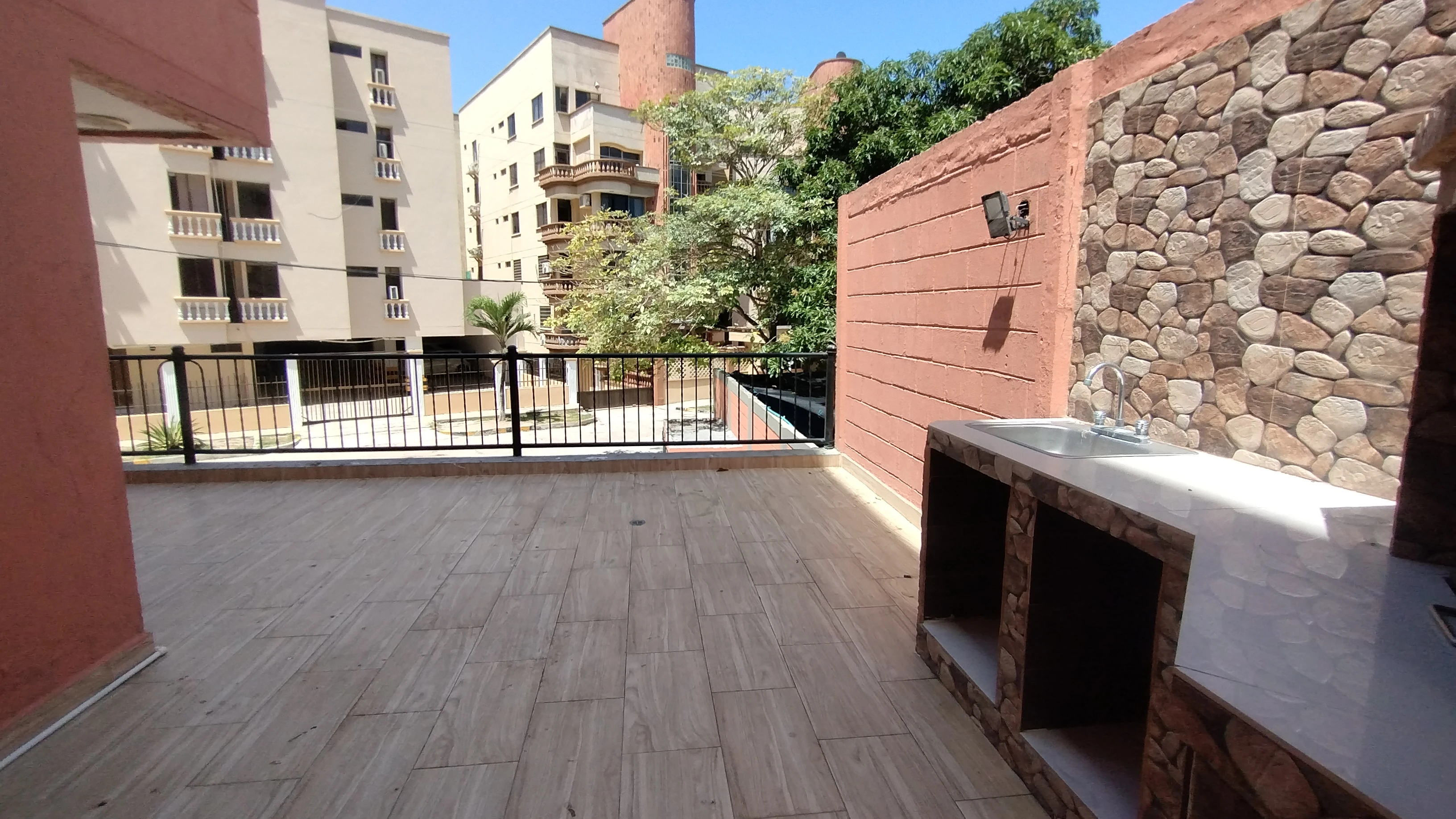 APARTAMENTO EN ARRIENDO AMOBLADO EN RIOMAR 