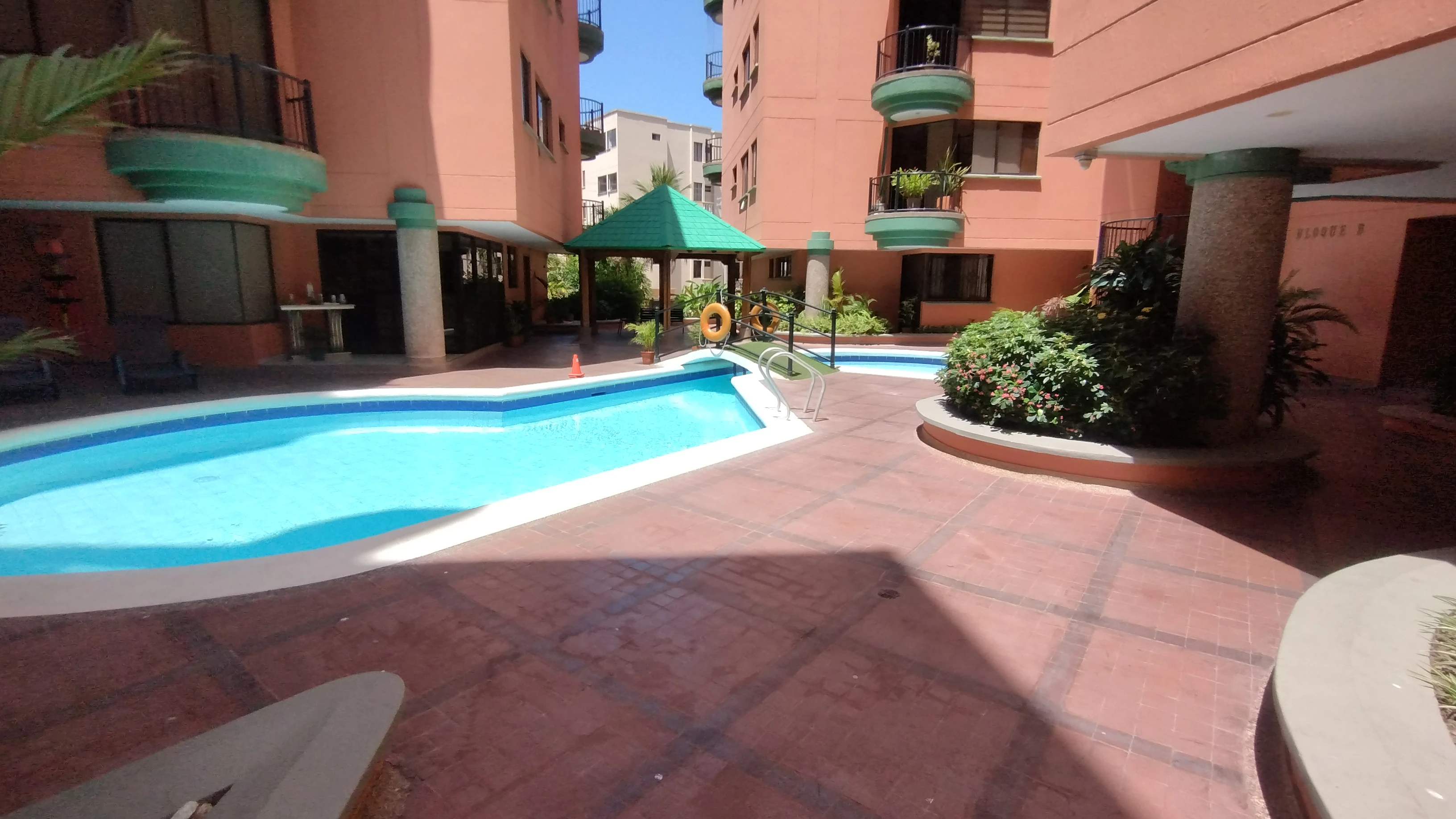 APARTAMENTO EN ARRIENDO AMOBLADO EN RIOMAR 