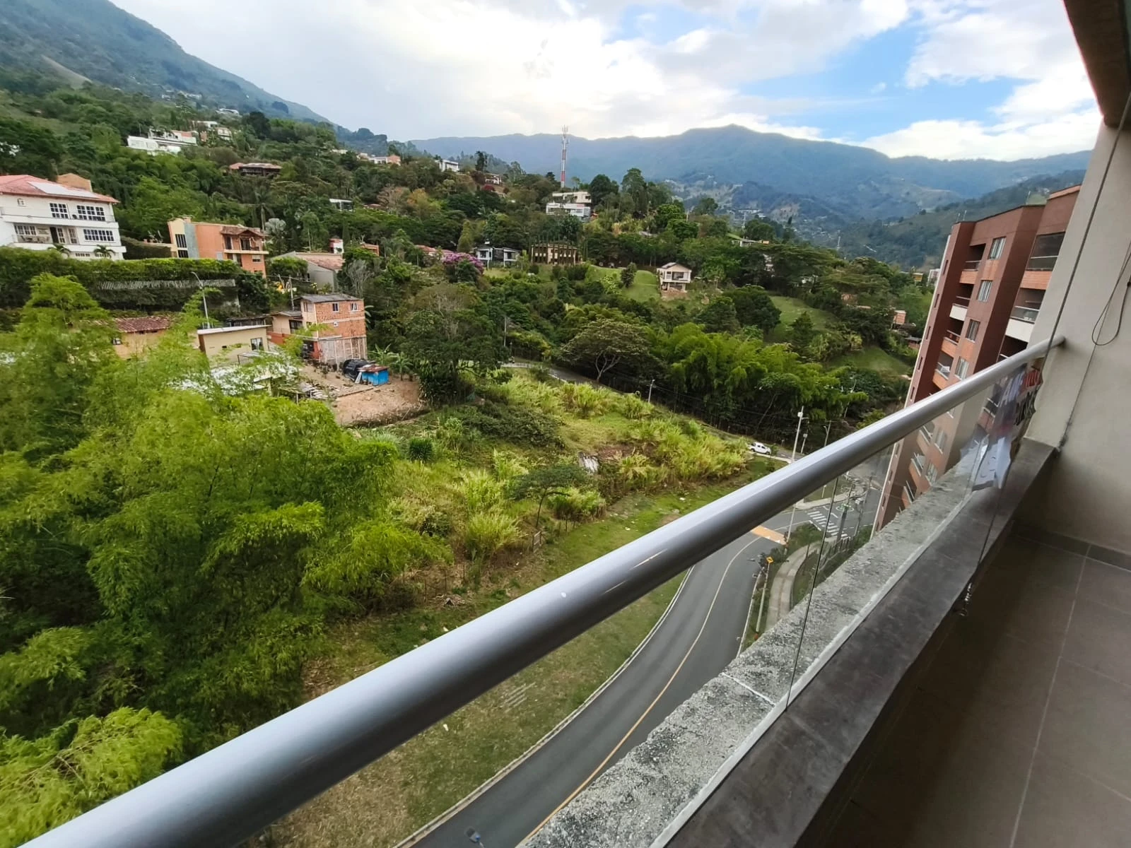 Apartamento en arriendo sector loma del Chingui, Ecoparque el salado 