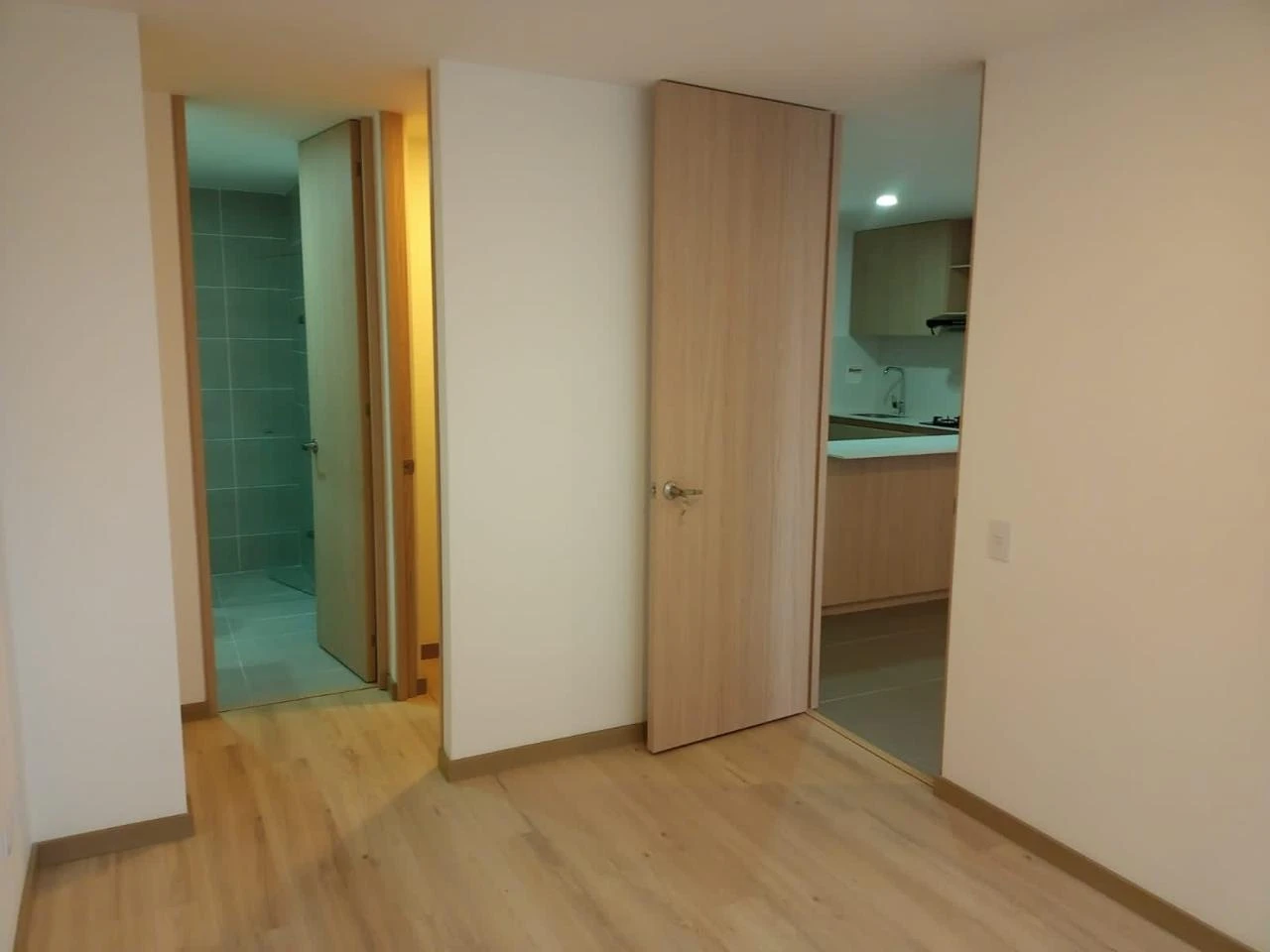 Aparta Estudio en Arriendo sector Santa Fe al frente de Ciudad del Rio