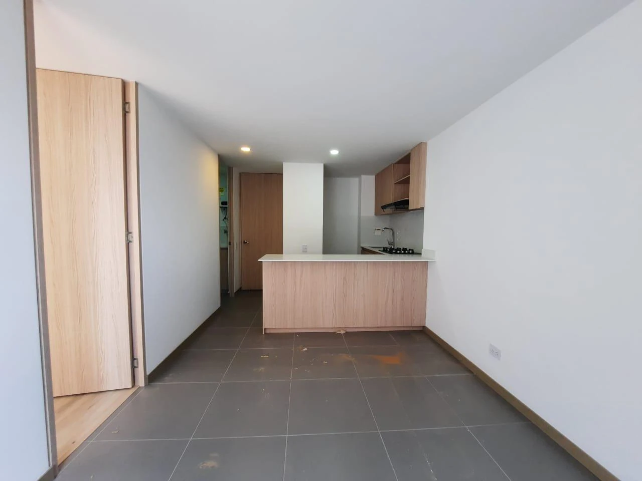 Aparta Estudio en Arriendo sector Santa Fe al frente de Ciudad del Rio