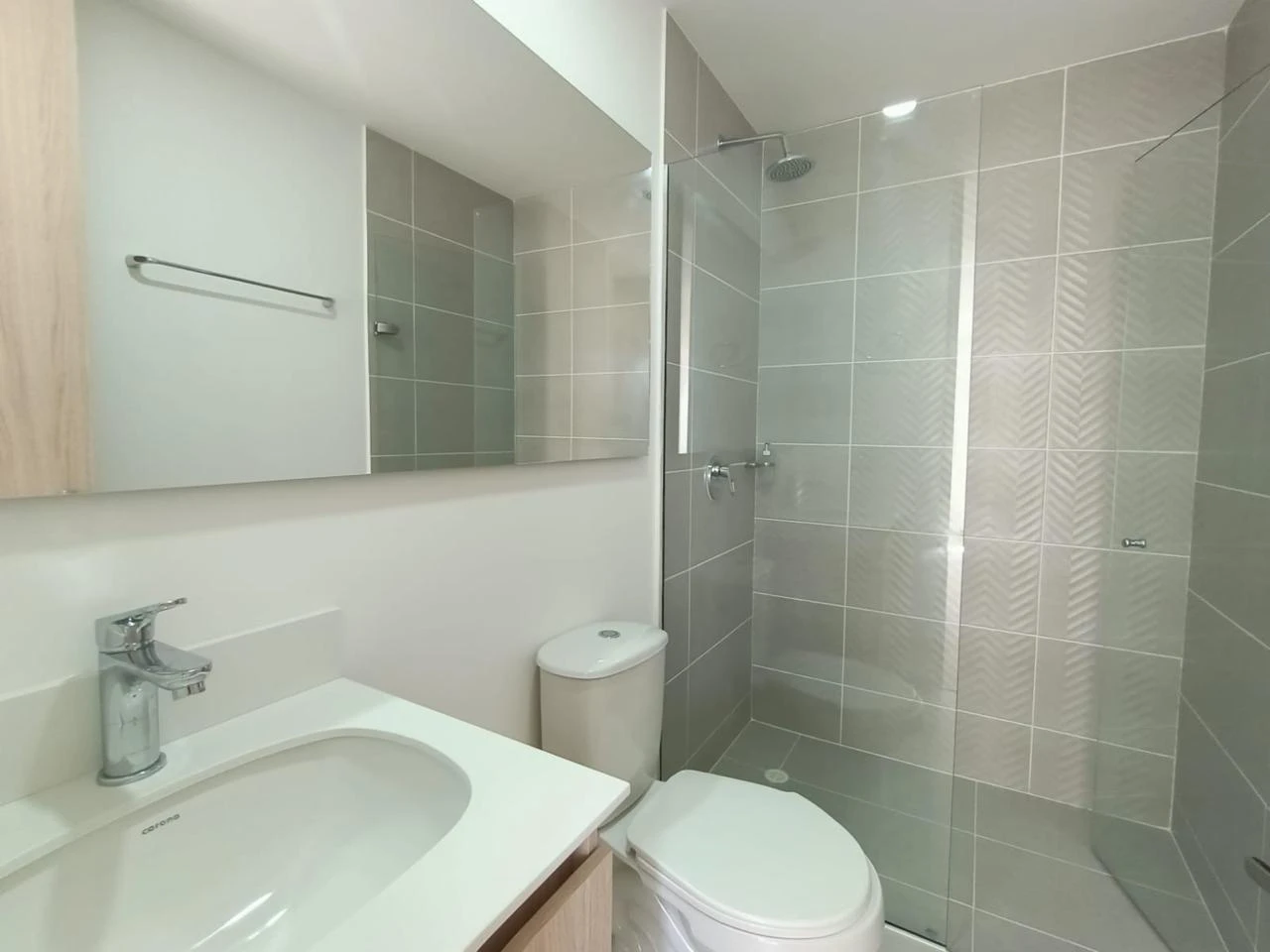 Aparta Estudio en Arriendo sector Santa Fe al frente de Ciudad del Rio