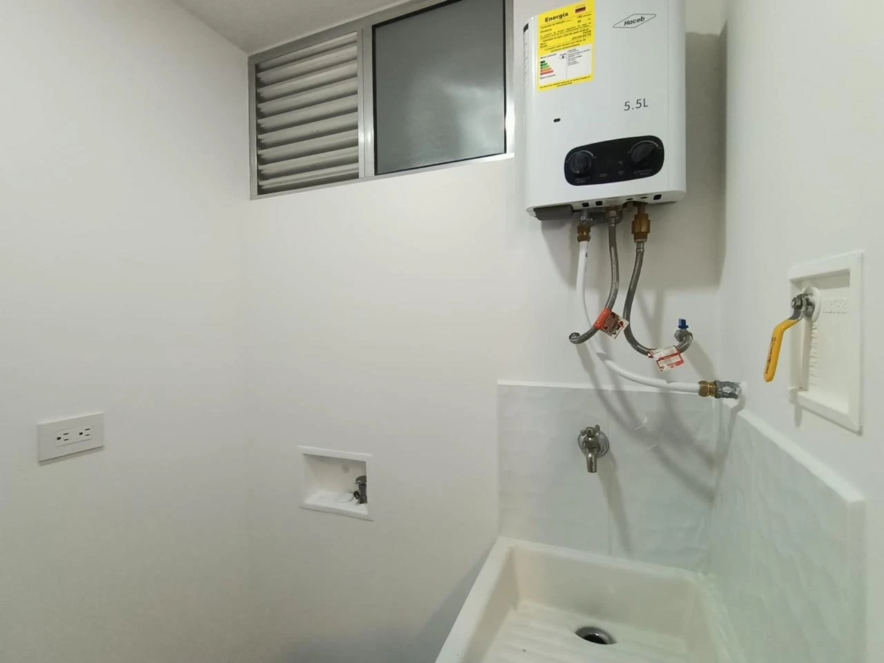 Aparta Estudio en Arriendo sector Santa Fe al frente de Ciudad del Rio