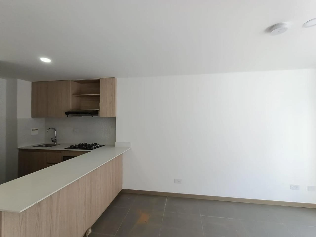 Aparta Estudio en Arriendo sector Santa Fe al frente de Ciudad del Rio