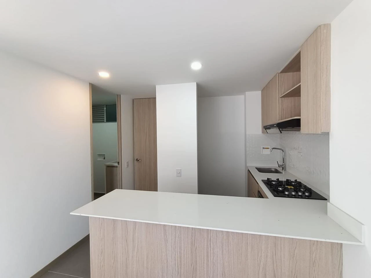 Aparta Estudio en Arriendo sector Santa Fe al frente de Ciudad del Rio