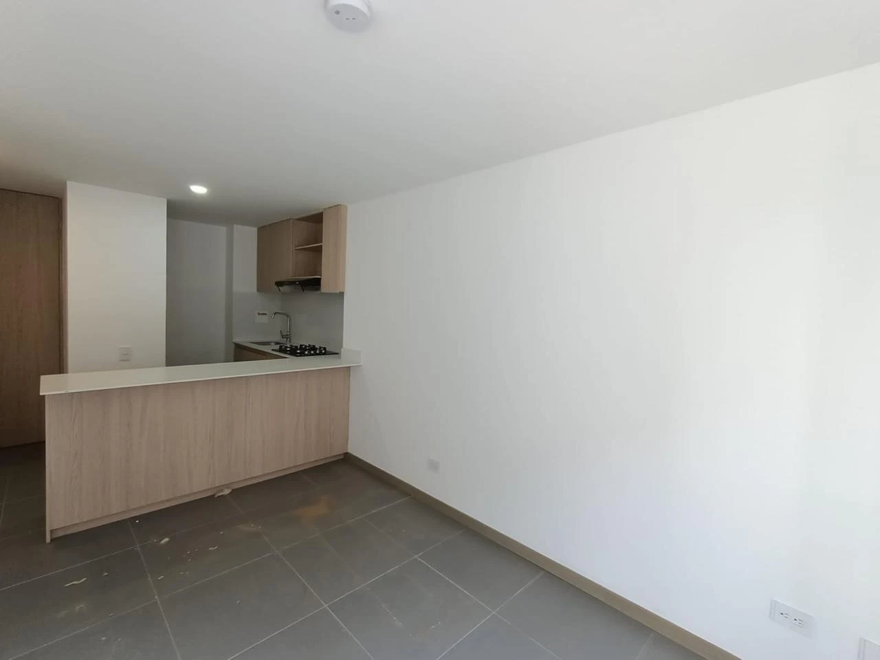 Aparta Estudio en Arriendo sector Santa Fe al frente de Ciudad del Rio