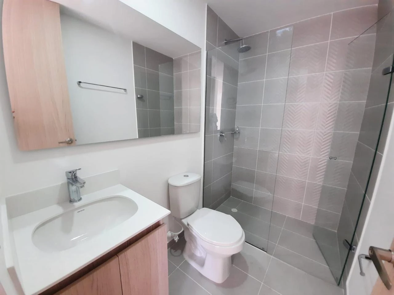 Aparta Estudio en Arriendo sector Santa Fe al frente de Ciudad del Rio