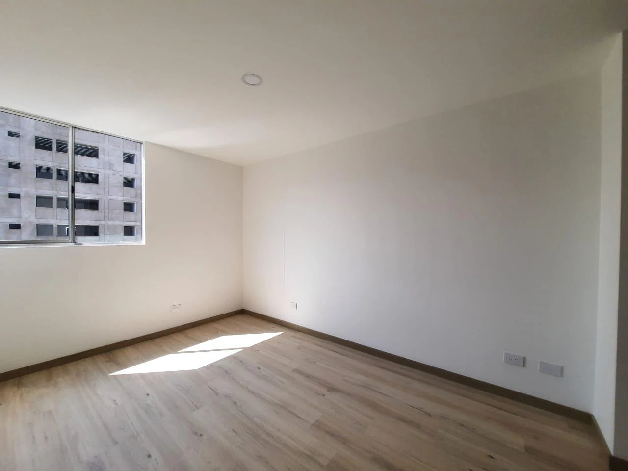 Aparta Estudio en Arriendo sector Santa Fe al frente de Ciudad del Rio