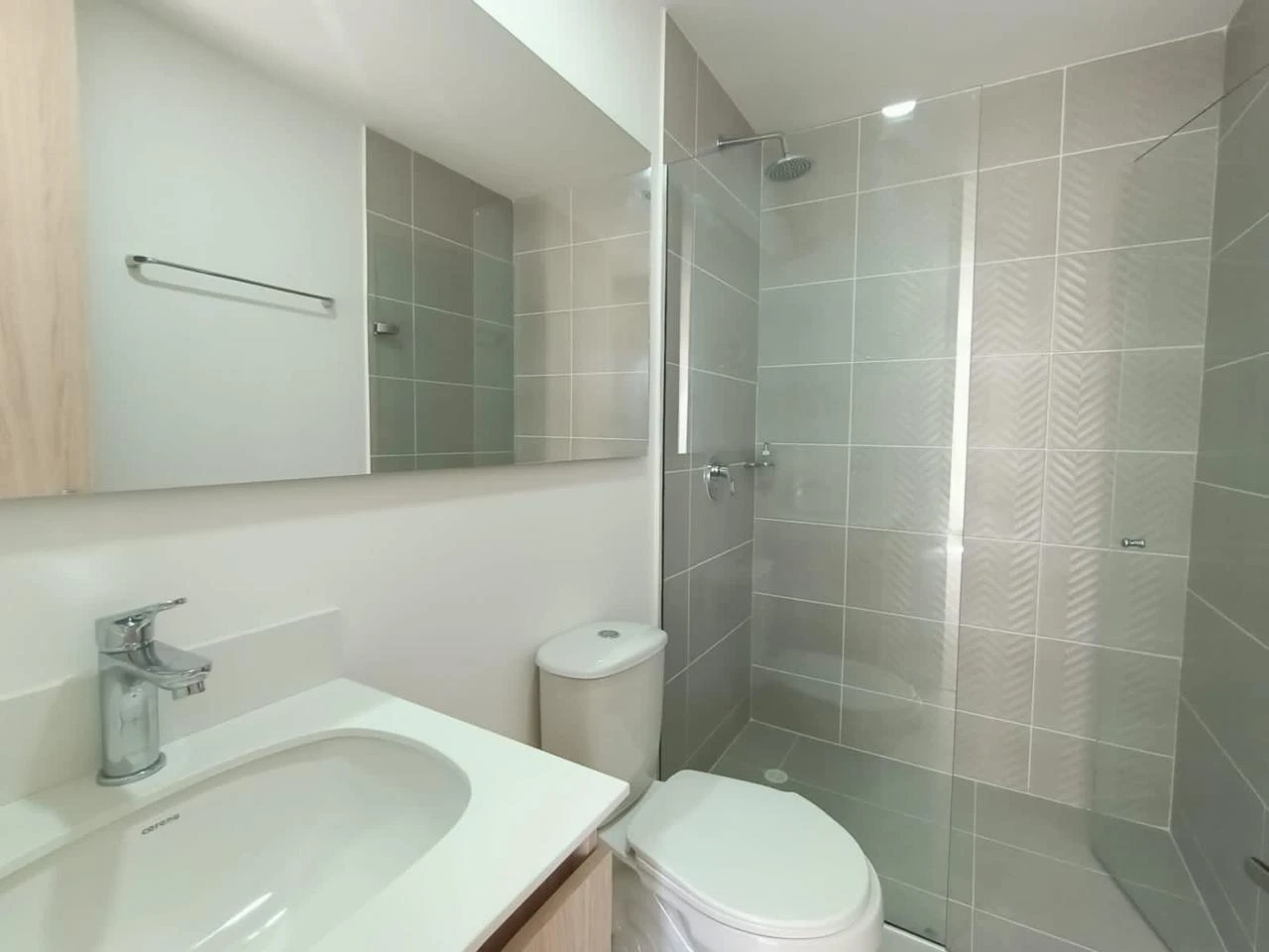 Aparta Estudio en Arriendo sector Santa Fe al frente de Ciudad del Rio