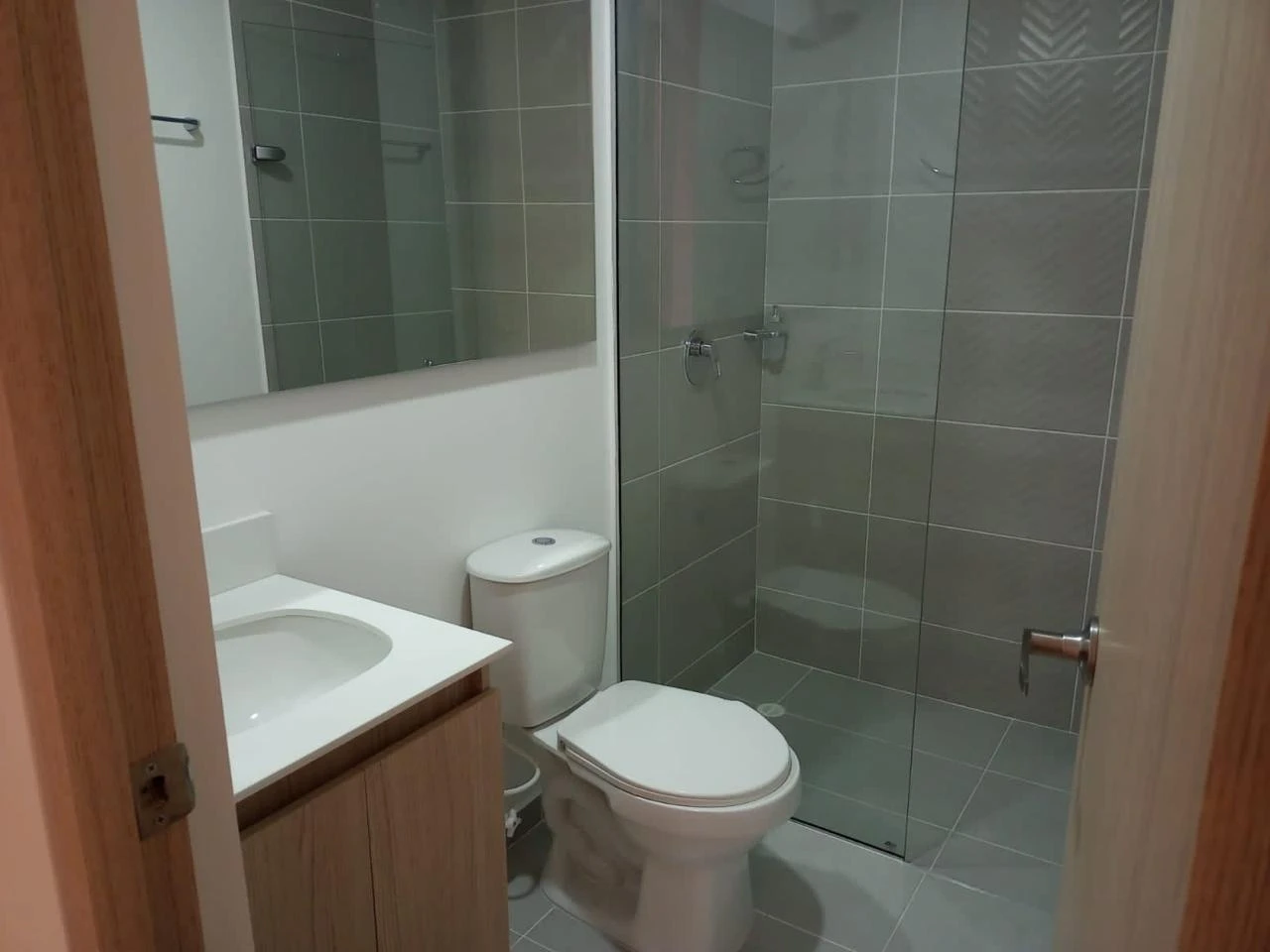 Aparta Estudio en Arriendo sector Santa Fe al frente de Ciudad del Rio