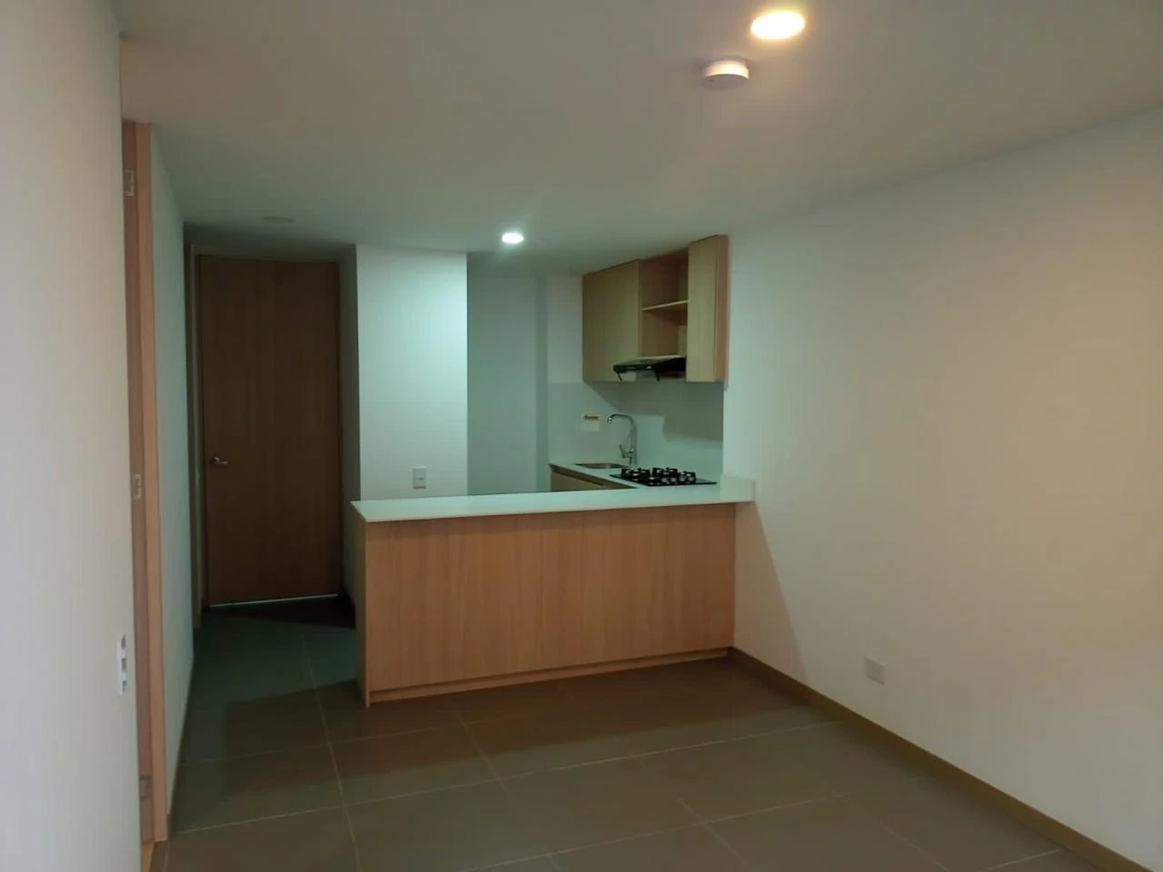 Aparta Estudio en Arriendo sector Santa Fe al frente de Ciudad del Rio