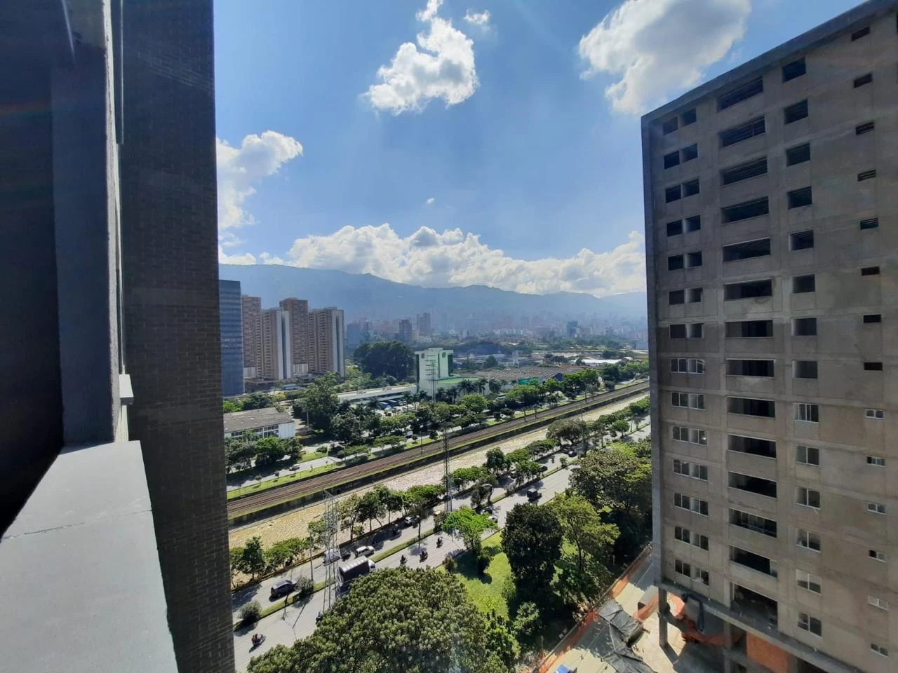 Aparta Estudio en Arriendo sector Santa Fe al frente de Ciudad del Rio