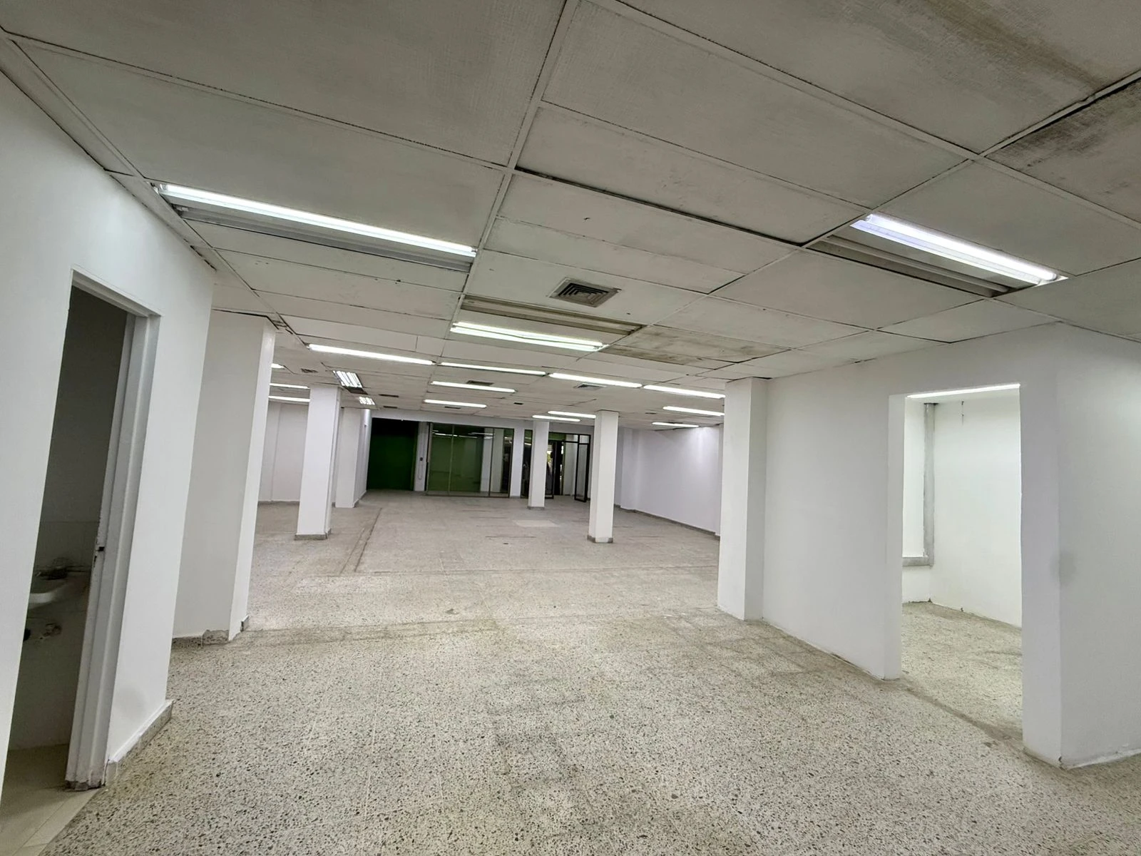 LOCAL COMERCIAL EN UBICACIÓN ESTRATÉGICA – CENTRO DE RIONEGRO